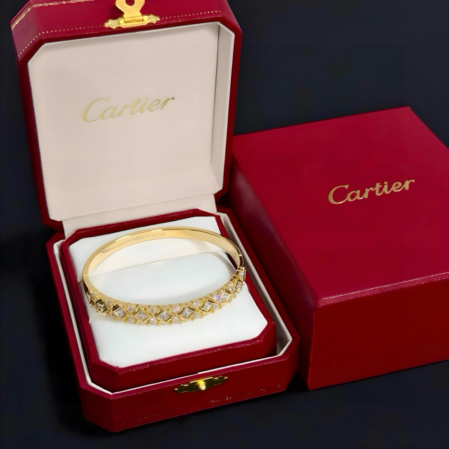 NO:705376,Cartier diamond-encrusted bracelet, high-end customized version, diamond-encrusted craftsmanship, V gold material, classic and fashionable style, reconstruct the aesthetics of love with sharp lines!  Breaking the rules, the diamond-encrusted design actually achieves the ceiling of high-end sense - no need for flashy accumulation, love should be as pure as ever. Cartier is loved by many celebrities and Internet celebrities. The Leopard series bracelet is absolutely an eternal classic, and it is not limited to men and women, and there is no age limit!  Wear it and you will be the center of attention!  , jewelry boutique, cartier, bracelet19860909卡地亚镶钻手镯 高端定制版本 镶嵌钻工艺 V金材质 经典而时尚风格 用凌厉线条重构爱情美学！打破常规,镶嵌钻设计反而成就高级感天花板——无需浮华堆砌,爱本应纯粹如初 卡地亚受众多明星网红的爱戴 豹子系列手镯 绝对是永恒经典 而且男女不限 年龄不限 ！戴上它你就是焦点！,饰品精品,cartier,bracelet,Jewelry