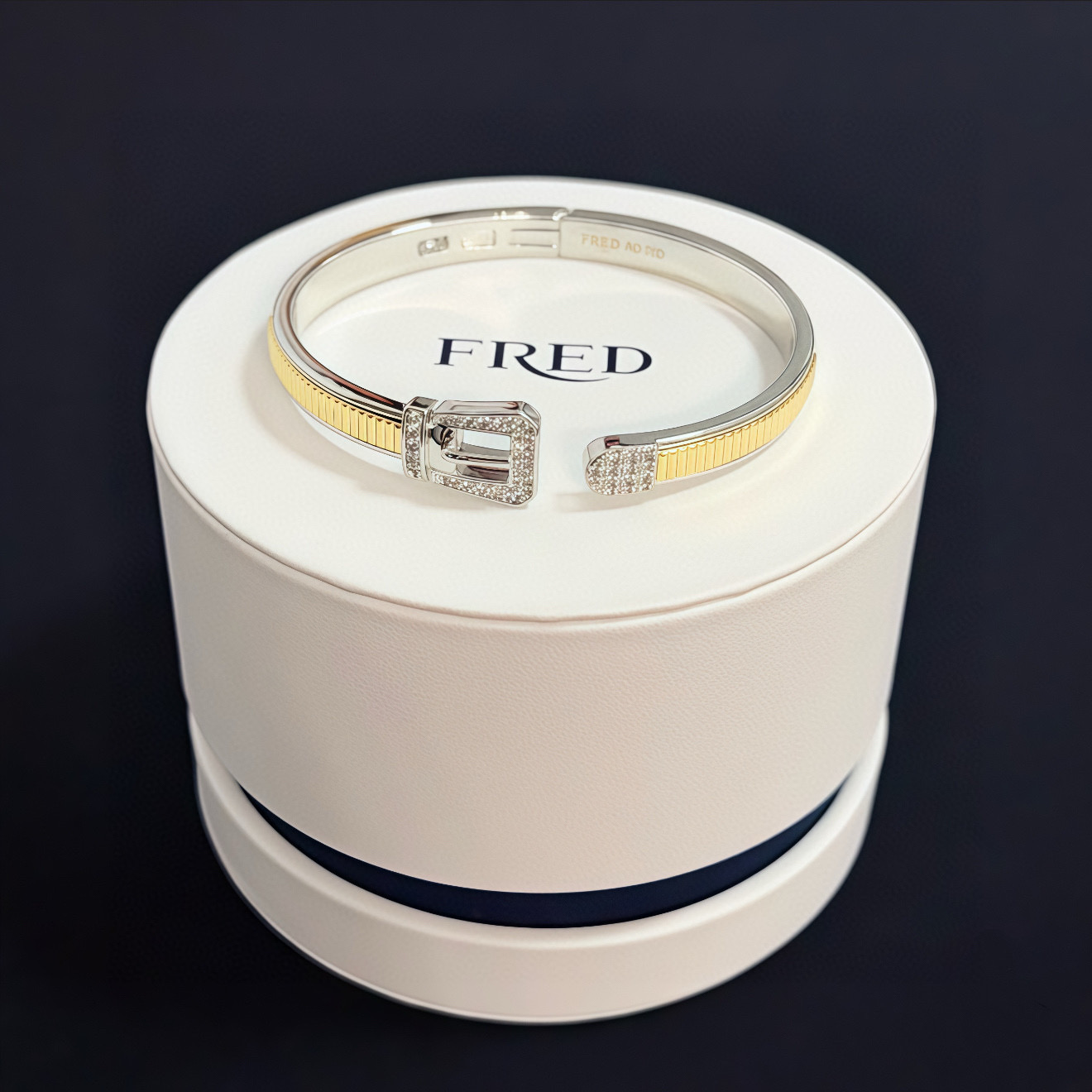 NO:705392,Popular Frederic full-diamond horseshoe buckle bracelet, classic and versatile, a must-have item for fashionistas, stylish and exquisite, 11 pairs of customized versions, thickened 18k electroplating process, the effect is very versatile!  !  silver gold, fine jewelry, bracelet19860909火爆 费雷德满钻马蹄扣手镯,经典百搭,网红达人 时尚一族备必单品时尚精致,11对版定制,加厚电镀18k工艺,上手效果非常百搭！！银色 金色,饰品精品,bracelet,Jewelry