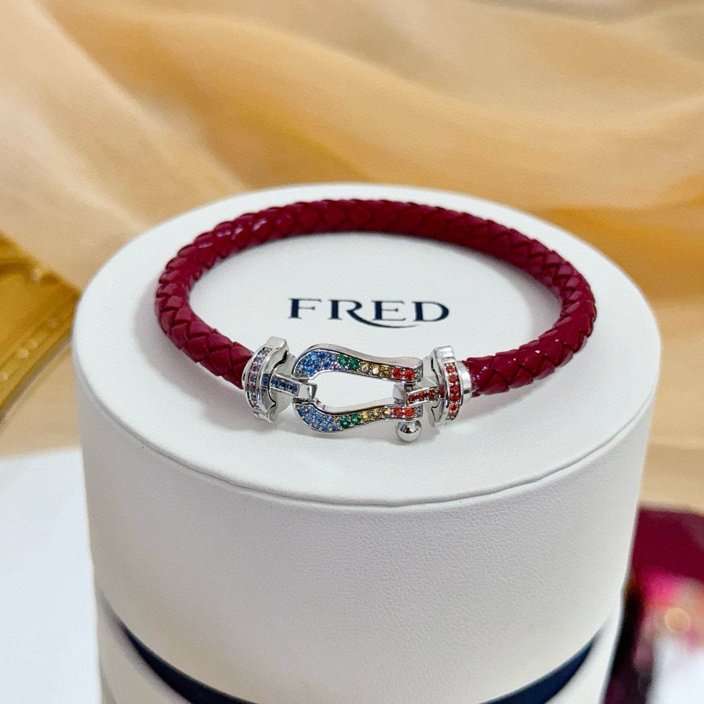 NO:705396,Popular Frederic full diamond horseshoe buckle leather rope bracelet, classic and versatile, a must-have item for fashionistas, fashionable and exquisite, 11 pairs of customized versions, thickened 18k electroplating process, the effect is very versatile!  !  , jewelry boutique, bracelet19860909火爆 费雷德满钻马蹄扣皮绳手镯 经典百搭,网红达人 时尚一族备必单品,时尚精致,11对版定制,加厚电镀18k工艺,上手效果非常百搭！！,饰品精品,bracelet,Jewelry