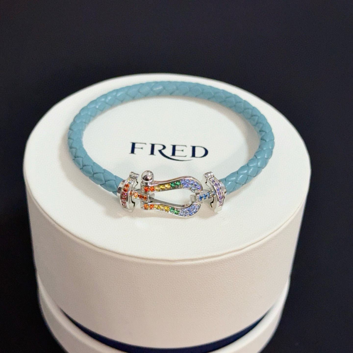 NO:705402,Popular Frederic full diamond horseshoe buckle leather rope bracelet, classic and versatile, a must-have item for fashionistas, fashionable and exquisite, 11 pairs of customized versions, thickened 18k electroplating process, the effect is very versatile!  !  , jewelry boutique, bracelet19860909火爆 费雷德满钻马蹄扣皮绳手镯 经典百搭,网红达人 时尚一族备必单品,时尚精致,11对版定制,加厚电镀18k工艺,上手效果非常百搭！！,饰品精品,bracelet,Jewelry