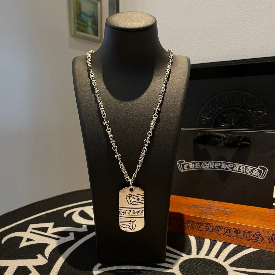 NO:704840,New [counter quality] Chrome Hearts, classic retro multi-element necklace, personalized military brand pendant, concave and convex shapes with different pattern design styles, showing a distinctive cross. The Scout flower is the symbol of Chrome Hearts, so it is more durable. Authentic pattern-printed Chrome Hearts distinguishes the ordinary light version in the market. Match the version and standard quality. Look at the printing details. The degree of retro ash oxidation. Seiko version!  !  !  Purely handmade ~ Authentic open mold fashion essentials. Can be worn by both men and women. Same style for couples. Official website original. Rock punk Thai silver style. Retro elements. Trendy and versatile!  , jewelry boutique, chrome hearts, chrome hearts, necklace19860909新款【专柜品质】Chrome Hearts克罗心 经典复古多元素项链 个性军牌吊坠 凹凸造型不同的花纹设计风格 呈现出与众不同 十字架 童军花是克罗心的志 所以更经久不衰 正品打版Chrome Hearts克罗心 区别市场普通轻版 对版对标品质 看字印细节 复古做旧灰氧程度.精工版本！！！ 纯手工打造 ～正品开模潮流时尚必备 男女均可佩戴 情侣同款 官网原版 摇滚朋克泰银风格 复古元素 潮流百搭！,饰品精品,chrome hearts,chrome hearts,necklace,Jewelry