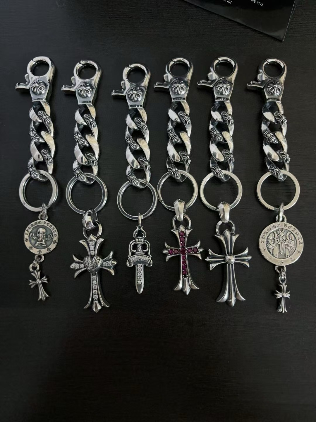NO:704846,New [Counter Quality] Chrome Hearts Classic Retro Keychain Hexagram Pendant Concave and Concave Shape Different Pattern Design Styles Show Different Crosses and Scout Flowers are Chrome Hearts’ Symbols So They Are More Enduring Genuine Patterned Chrome Hearts Necklaces Are Different from Ordinary Light Versions in the Market Version-Based Quality Look at Printing Details Retro-Dark Gray Oxygen Degree. Seiko Version!  !  !  Purely handmade ~ Authentic open mold fashion essentials. Can be worn by both men and women. Same style for couples. Official website original. Rock punk Thai silver style. Retro elements. Trendy and versatile!  , jewelry boutique, chrome hearts, chrome hearts, necklace, keychain19860909新款【专柜品质】Chrome Hearts克罗心 经典复古钥匙扣 六芒星吊坠 凹凸造型不同的花纹设计风格 呈现出与众不同 十字架 童军花是克罗心的志 所以更经久不衰 正品打版Chrome Hearts克罗心项链区别市场普通轻版 对版对标品质 看字印细节 复古做旧灰氧程度.精工版本！！！ 纯手工打造 ～正品开模潮流时尚必备 男女均可佩戴 情侣同款 官网原版 摇滚朋克泰银风格 复古元素 潮流百搭！,饰品精品,chrome hearts,chrome hearts,necklace,keychain,Jewelry