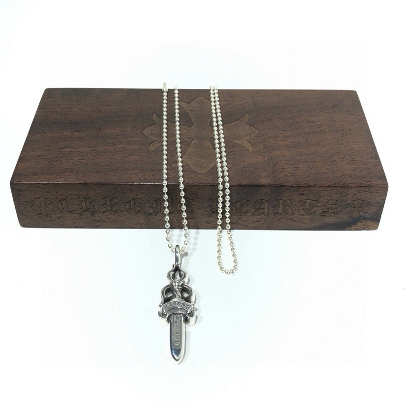 NO:704864,[Counter quality] Chrome hearts double-sided sword. The weight and oxidation degree of the version are exactly the same as zp. It is the top version on the market. It is classic and easy to wear, and there is no pressure to match it. It is a fine jewelry. Chrome hearts, chrome hearts19860909【专柜品质】克罗心Chrome hearts 双面宝剑 版型重量氧化程度完全一致zp 市面最顶级的版本了 经典很好上身,搭配没压力,饰品精品,chrome hearts,chrome hearts,Jewelry