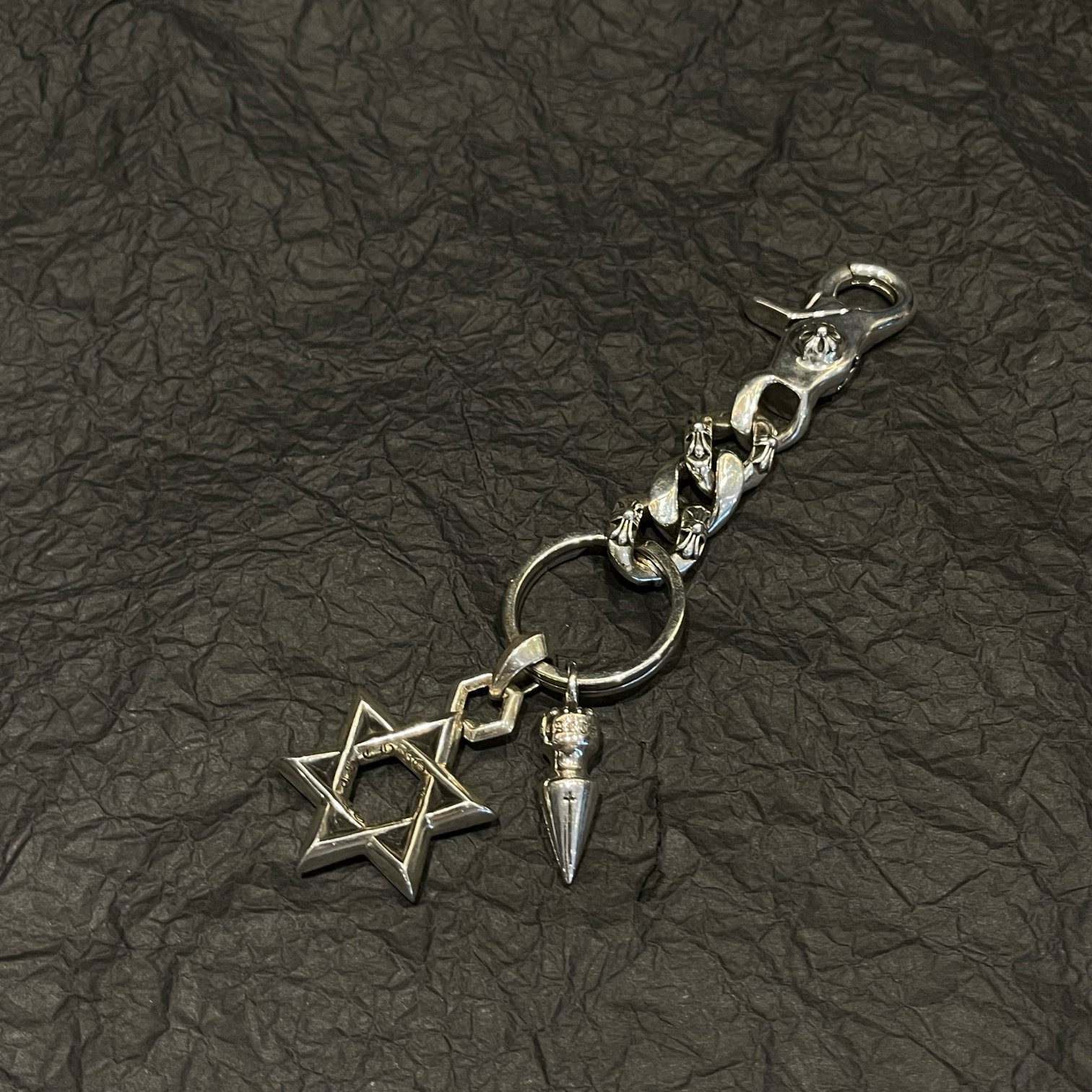 NO:704872,Chrome Hearts six-pointed star bullet keychain, full of texture, sterling silver material, super easy to match, can be used as a keychain, or as a bag charm, high-end atmosphere, super cool as a gift, No. 10068, fine jewelry, chrome hearts, keychain, pure silver19860909克罗心 六芒星子弹头钥匙扣 满满的质感 纯银材质 超级好搭 可以当钥匙扣 也可以当包挂饰 高端大气 送人也超酷 编号10068,饰品精品,chrome hearts,keychain,pure silver,Jewelry