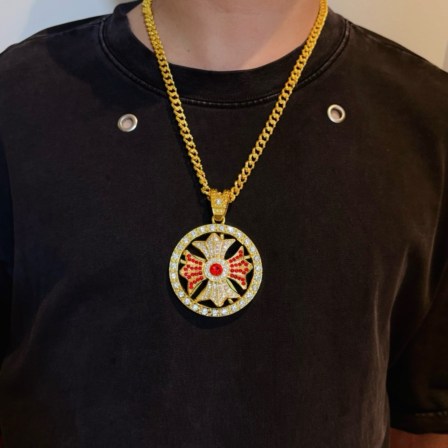 NO:704883,New [counter quality] Chrome Hearts gold multi-element smart cross necklace. Concave and convex shapes with different pattern design styles, showing a distinctive cross. The Scout flower is Chrome Hearts' symbol, so it is more durable. Genuine pattern-printed Chrome Hearts distinguishes the ordinary light version in the market. Match the version and benchmark quality. Look at the printing details. The degree of retro gray oxidation. Seiko version!  !  !  Purely handmade ~ Authentic open mold fashion essentials. Can be worn by both men and women. Same style for couples. Official website original. Rock punk Thai silver style. Retro elements. Trendy and versatile!  , jewelry boutique, chrome hearts, chrome hearts, necklace, gold19860909新款【专柜品质】Chrome Hearts克罗心黄金色多元素灵动十字架项链 凹凸造型不同的花纹设计风格 呈现出与众不同 十字架 童军花是克罗心的志 所以更经久不衰 正品打版Chrome Hearts克罗心 区别市场普通轻版 对版对标品质 看字印细节 复古做旧灰氧程度.精工版本！！！ 纯手工打造 ～正品开模潮流时尚必备 男女均可佩戴 情侣同款 官网原版 摇滚朋克泰银风格 复古元素 潮流百搭！,饰品精品,chrome hearts,chrome hearts,necklace,gold,Jewelry