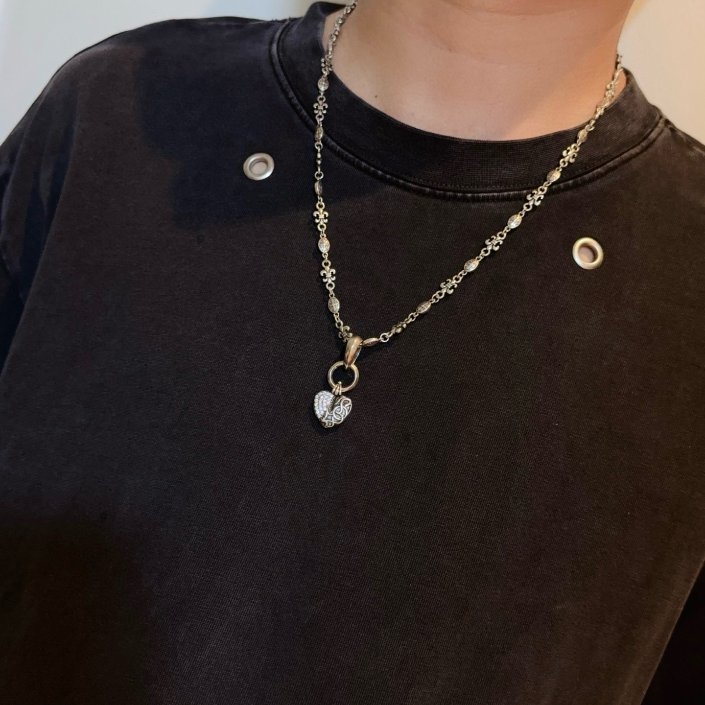 新款【专柜品质】Chrome Hearts克罗心经典复古花球项链,藤蔓爱心吊坠 凹凸造型不同的花纹设计风格 呈现出与众不同 十字架 3