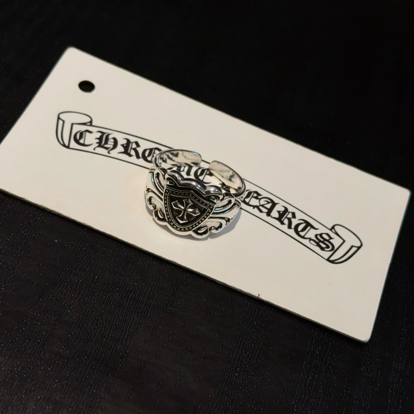 NO:704901,[Counter quality] Chrome Hearts Cross Ring. The concave and convex shapes with different pattern design styles are unique. The cross scout flower is the symbol of Chrome Hearts, so it is more durable. The genuine pattern-printed Chrome Hearts necklace is different from the ordinary light version in the market. Check the version and standard quality. Look at the printing details. The degree of retro gray oxidation. Seiko version!  , jewelry boutique, chrome hearts, chrome hearts, necklace, ring19860909【专柜品质】Chrome Hearts克罗心十字架戒指 凹凸造型不同的花纹设计风格呈现出与众不同 十字架童军花是克罗心的标志 所以更经久不衰 正品打版Chrome Hearts克罗心项链区别市场普通轻版 对版对标品质 看字印细节 复古做旧灰氧程度.精工版本！,饰品精品,chrome hearts,chrome hearts,necklace,ring,Jewelry