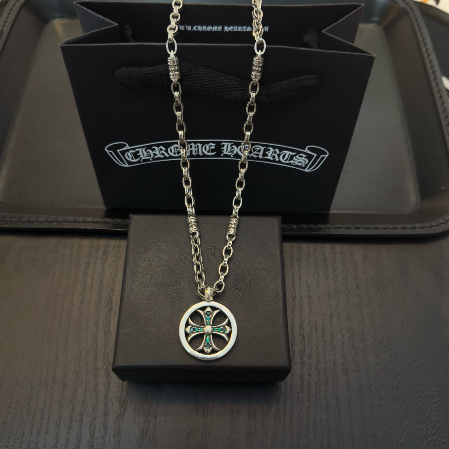 NO:704885,New [Counter Quality] Chrome Hearts Cross Necklace, Green Diamond Cross Pendant, Concave and Concave Shapes, Different Pattern Design Styles, Showing a Distinctive Cross, Scout Flower is Chrome Hearts' Emblem, So It's More Enduring, Genuine Patterned Chrome Hearts, Differentiating from Ordinary Light Editions in the Market, Matching Edition, Standard Quality, Look at the Text Printing Details, Retro-Official Gray Oxygen Level. Seiko Version!  !  !  Purely handmade ~ Authentic open mold fashion essentials. Can be worn by both men and women. Same style for couples. Official website original. Rock punk Thai silver style. Retro elements. Trendy and versatile!  , jewelry boutique, chrome hearts, chrome hearts, necklace19860909新款【专柜品质】Chrome Hearts克罗心十字架项链 绿钻十字架吊坠 凹凸造型不同的花纹设计风格 呈现出与众不同 十字架 童军花是克罗心的志 所以更经久不衰 正品打版Chrome Hearts克罗心 区别市场普通轻版 对版对标品质 看字印细节 复古做旧灰氧程度.精工版本！！！ 纯手工打造 ～正品开模潮流时尚必备 男女均可佩戴 情侣同款 官网原版 摇滚朋克泰银风格 复古元素 潮流百搭！,饰品精品,chrome hearts,chrome hearts,necklace,Jewelry