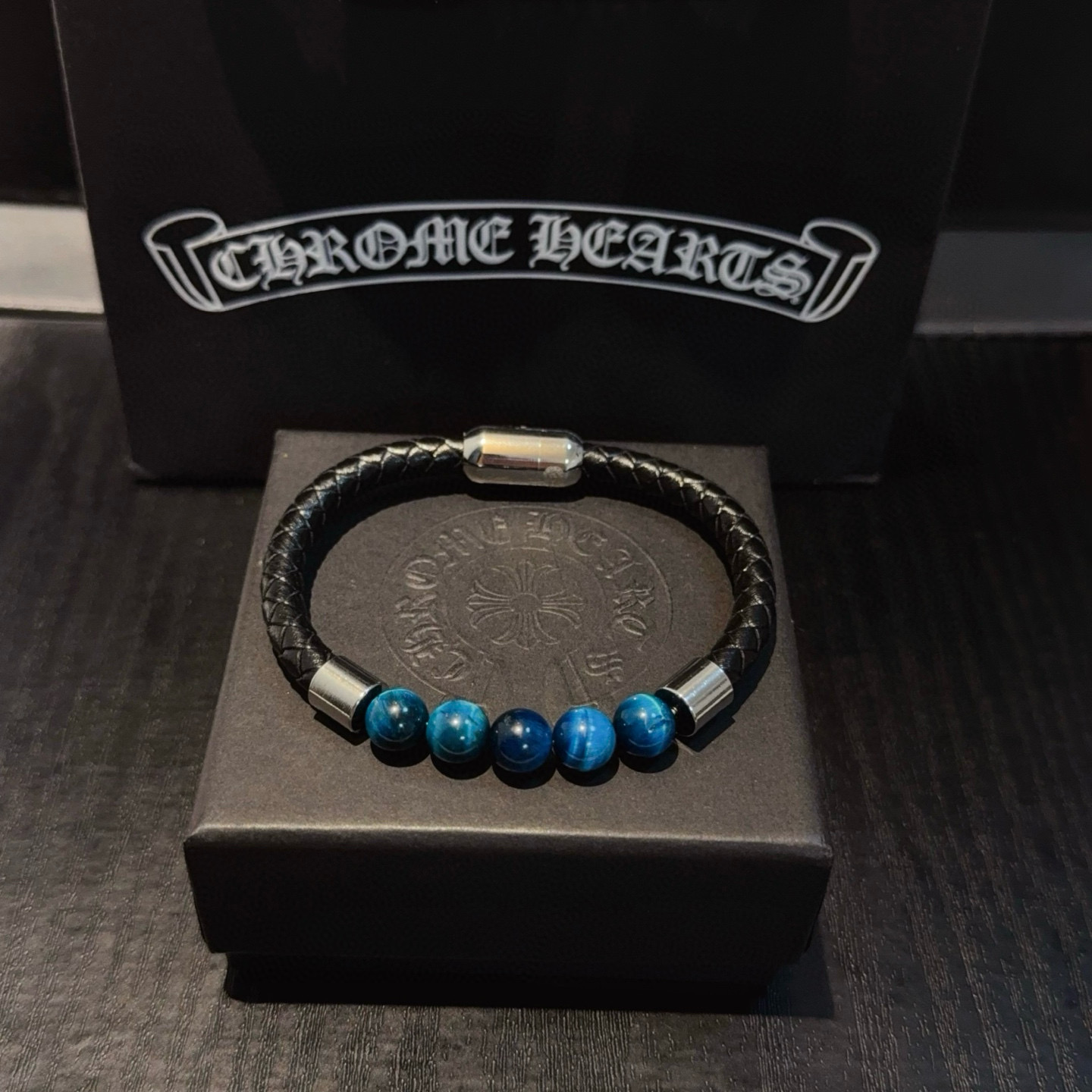 NO:704908,New [Counter Quality] Chrome Hearts Leather Rope Bracelet. The concave and convex shapes with different pattern design styles are distinctive. The cross scout flower is the symbol of Chrome Hearts, so it is more durable. The genuine pattern-printed Chrome Hearts necklace is different from the ordinary light version in the market. Check the version and standard quality. Look at the printing details. The degree of retro gray oxidation. Seiko version!  , jewelry boutique, chrome hearts, chrome hearts, necklace, bracelet19860909新款【专柜品质】Chrome Hearts克罗心皮绳手镯 凹凸造型不同的花纹设计风格呈现出与众不同 十字架童军花是克罗心的标志 所以更经久不衰 正品打版Chrome Hearts克罗心项链区别市场普通轻版 对版对标品质 看字印细节 复古做旧灰氧程度.精工版本！,饰品精品,chrome hearts,chrome hearts,necklace,bracelet,Jewelry