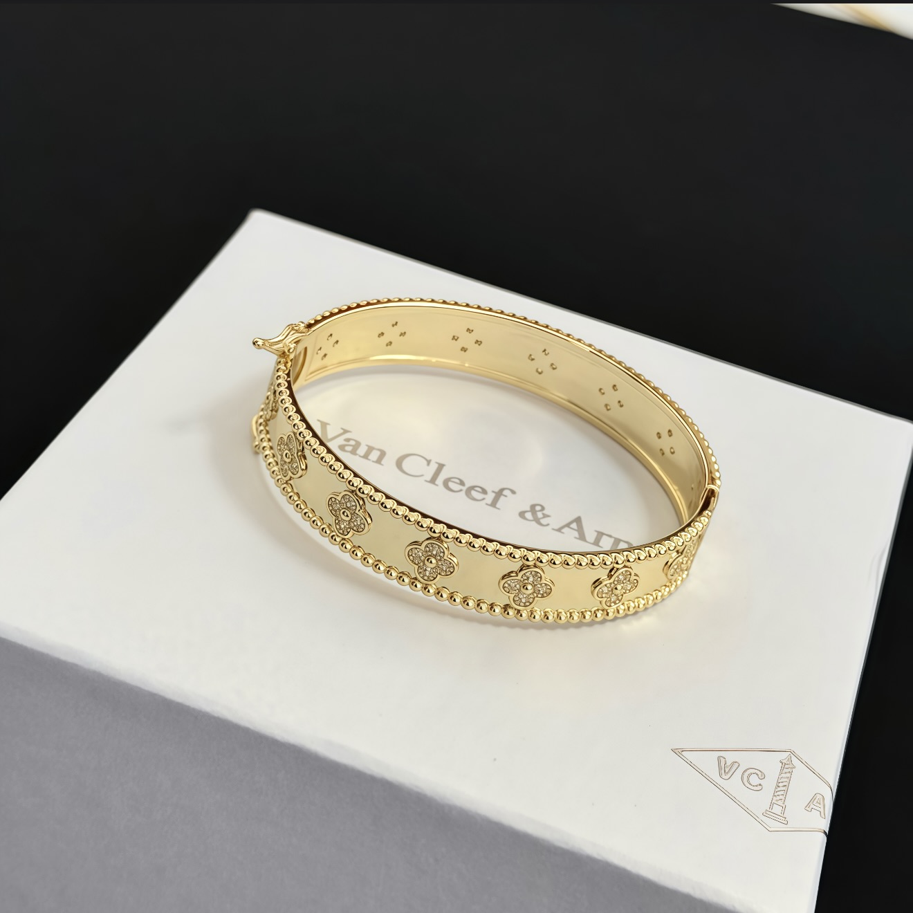 Van Cleef Arpels Perlee Sweet Clovers bracelet Yellow gold with diamond accents 17cm