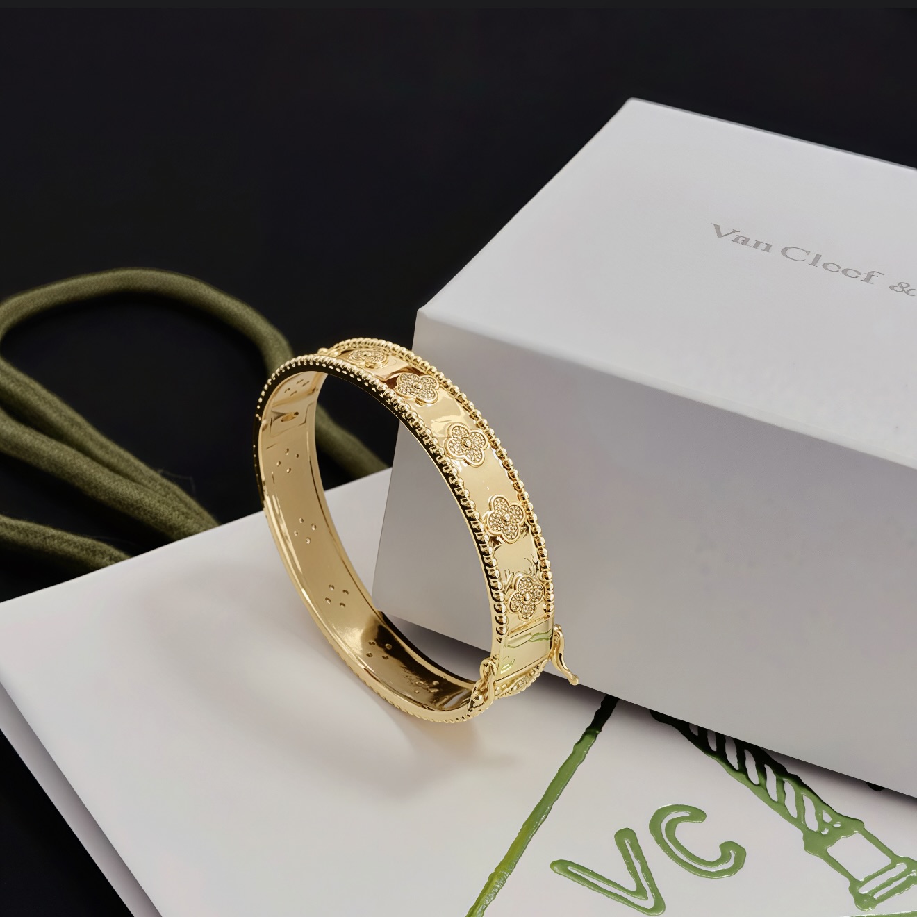 Van Cleef Arpels Perlee Sweet Clovers bracelet Yellow gold with diamond accents 17cm