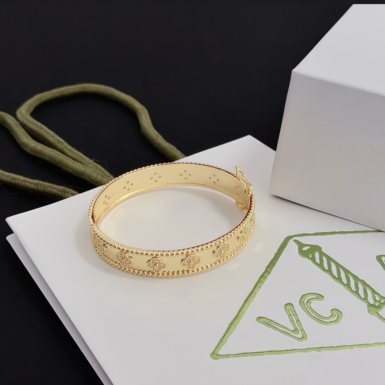 Van Cleef Arpels Perlee Sweet Clovers bracelet Yellow gold with diamond accents 17cm