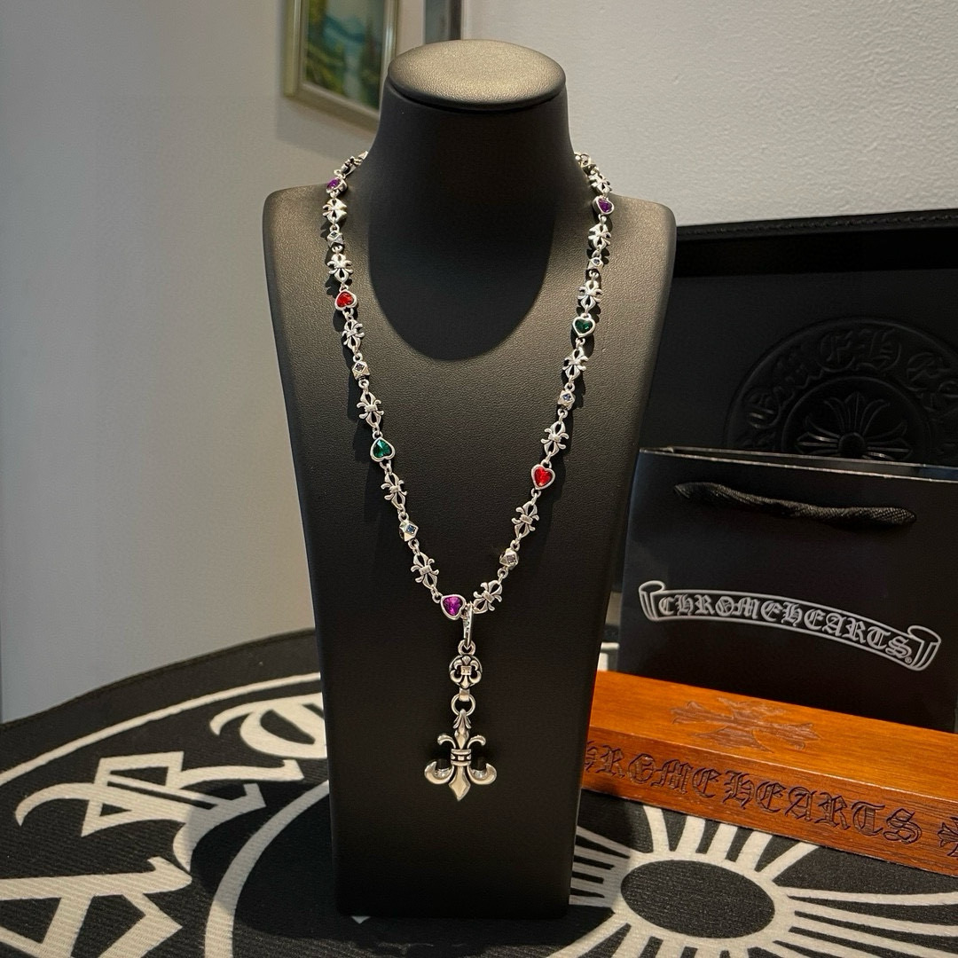 NO:704946,Batch New [Counter Quality] Chrome Hearts Classic Retro Multi-Element Necklace Scout Flower Pendant Concave and Concave Shapes with Different Pattern Design Styles Showing a Distinctive Cross The Scout Flower is the symbol of Chrome Hearts, so it is more durable. Authentic pattern-printed Chrome Hearts distinguishes the ordinary light version in the market. Match the version and benchmark quality. Look at the printing details. The degree of retro ash oxidation. Seiko version!  !  !  Purely handmade ~ Authentic open mold fashion essentials. Can be worn by both men and women. Same style for couples. Official website original. Rock punk Thai silver style. Retro elements. Trendy and versatile!  , jewelry boutique, chrome hearts, chrome hearts, necklace19860909批 新款【专柜品质】Chrome Hearts克罗心 经典复古多元素项链 童军花吊坠 凹凸造型不同的花纹设计风格 呈现出与众不同 十字架 童军花是克罗心的志 所以更经久不衰 正品打版Chrome Hearts克罗心 区别市场普通轻版 对版对标品质 看字印细节 复古做旧灰氧程度.精工版本！！！ 纯手工打造 ～正品开模潮流时尚必备 男女均可佩戴 情侣同款 官网原版 摇滚朋克泰银风格 复古元素 潮流百搭！,饰品精品,chrome hearts,chrome hearts,necklace,Jewelry
