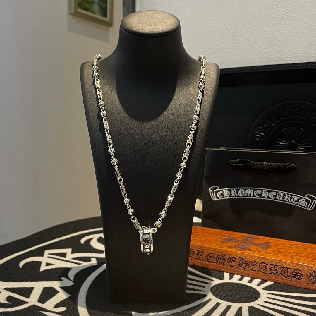 NO:704960,Batch Douyin / Kuaishou / ins / Xiaohongshu / live broadcast popular, new [counter quality] Chrome Hearts Chrome Hearts flower ball necklace, ring pendant, different concave and convex shapes, pattern design style, showing a distinctive cross. The Scout flower is the symbol of Chrome Hearts, so it is more durable. Genuine plate-printed Chrome Hearts Chrome Hearts is different from the ordinary light version in the market. Match the standard quality. Look at the printing details. The degree of retro gray oxidation. Seiko version!  !  !  Purely handmade ~ Authentic open mold fashion essentials. Can be worn by both men and women. Same style for couples. Official website original. Rock punk Thai silver style. Retro elements. Trendy and versatile!  , jewelry boutique, chrome hearts, chrome hearts, necklace, ring19860909批 抖音/快手/ins/小红书/直播热门 ,新款【专柜品质】Chrome Hearts克罗心十字架花球项链 ,戒指吊坠,凹凸造型不同的花纹设计风格 呈现出与众不同 十字架 童军花是克罗心的志 所以更经久不衰 正品打版Chrome Hearts克罗心 区别市场普通轻版 对版对标品质 看字印细节 复古做旧灰氧程度.精工版本！！！ 纯手工打造 ～正品开模潮流时尚必备 男女均可佩戴 情侣同款 官网原版 摇滚朋克泰银风格 复古元素 潮流百搭！,饰品精品,chrome hearts,chrome hearts,necklace,ring,Jewelry