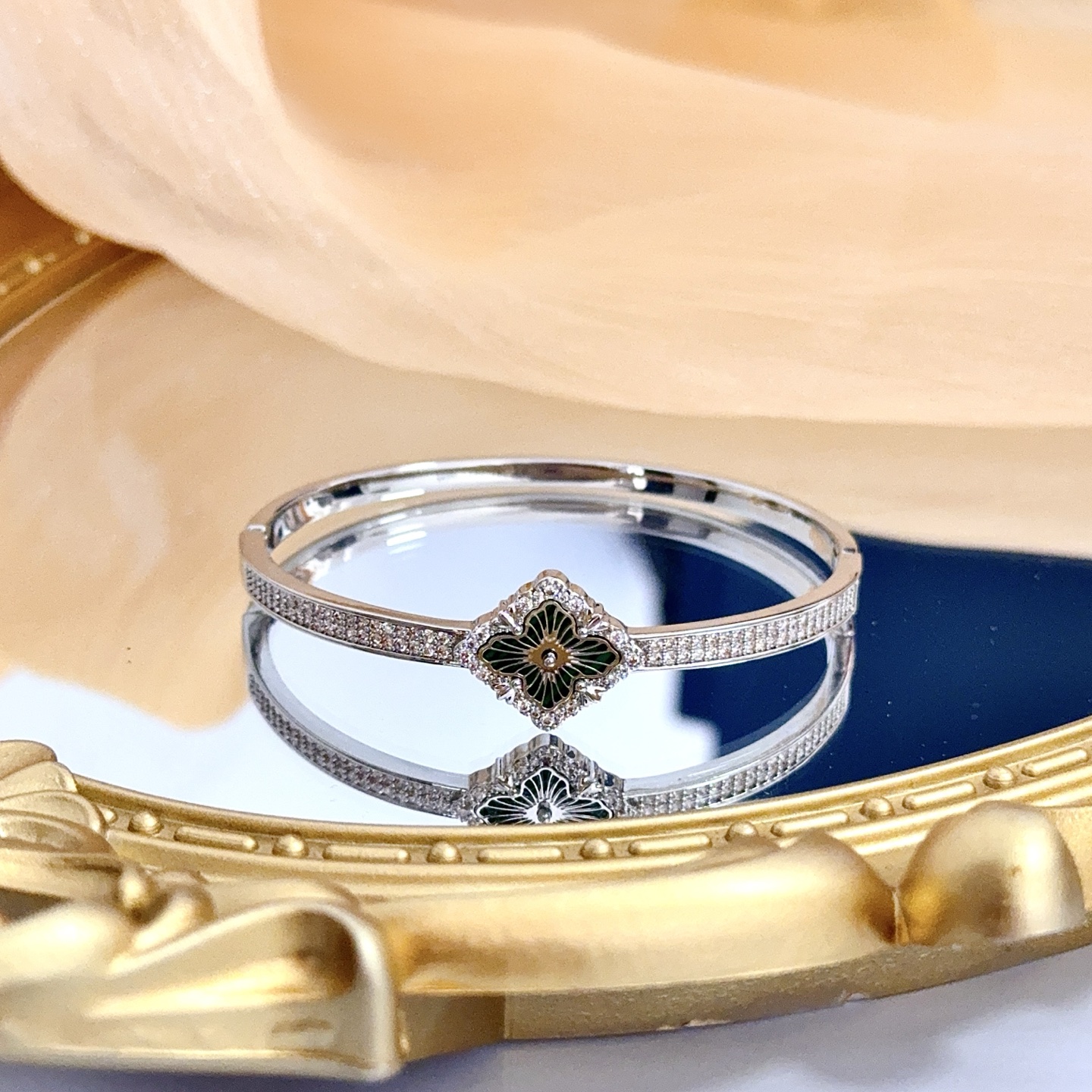 Piaget Smycken Piaget V — photo 4