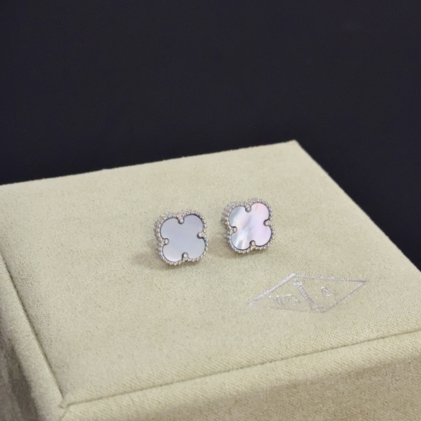 Van Cleef & Arpels Haute Couture Haute Joaillerie Fine Jewelry Earrings 2