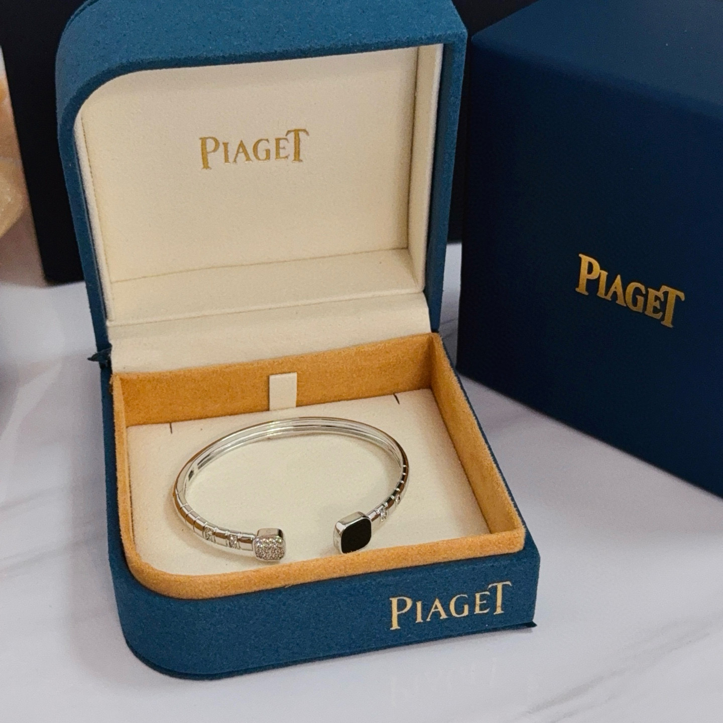 Piaget Possession bracelet 18k white gold black onyx white diamond 17cm inner circumference