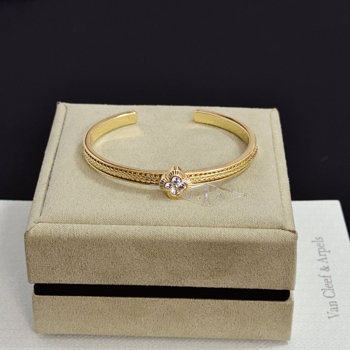 Van Cleef Arpels Alhambra bracelet gold metal clear diamond 17cm