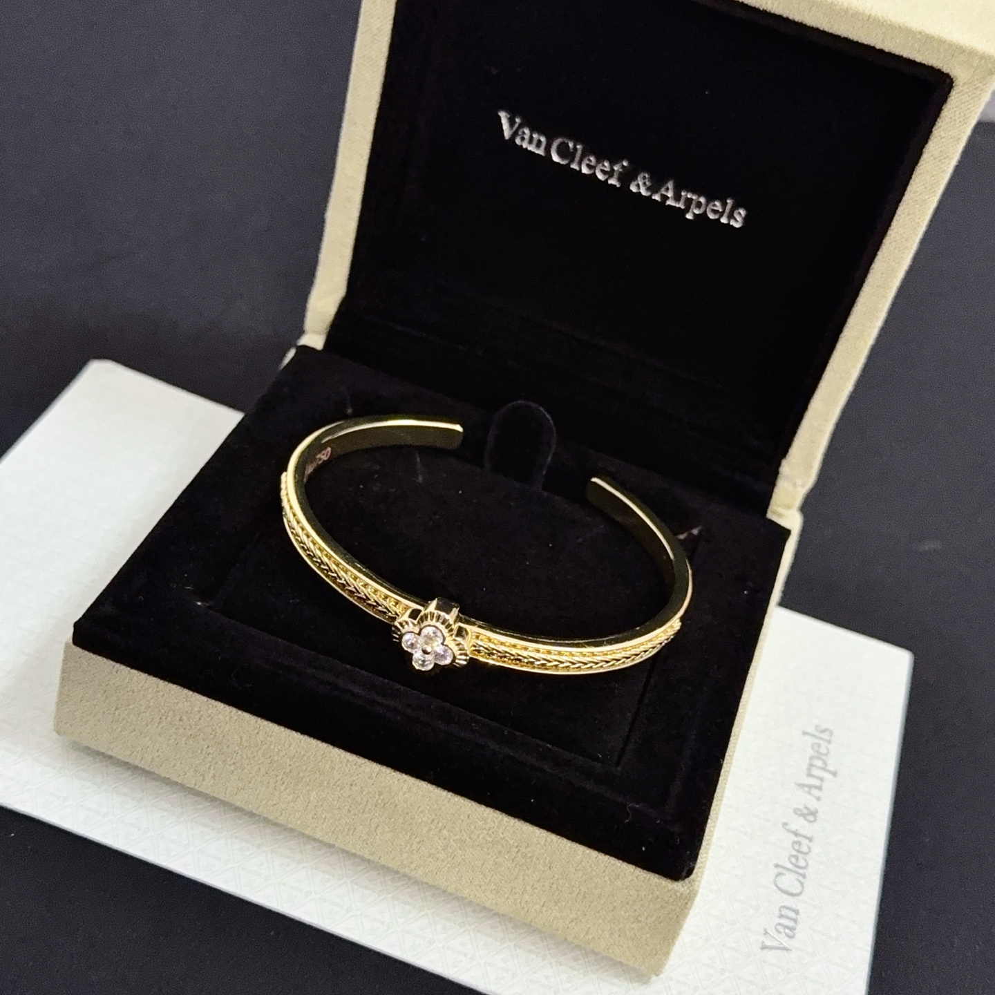 Van Cleef Arpels Alhambra bracelet gold metal clear diamond 17cm
