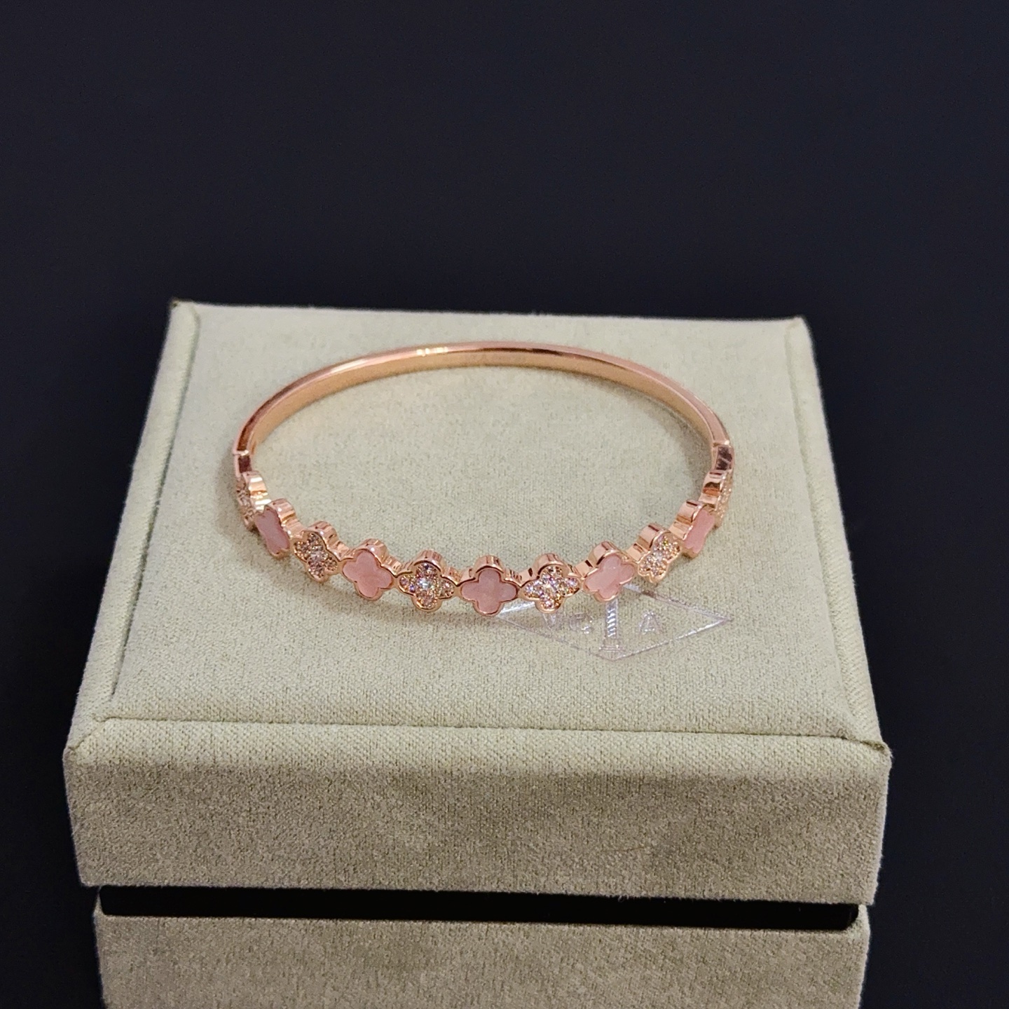 Van Cleef & Arpels Jewelry 〔 〕 VCA V — photo 3