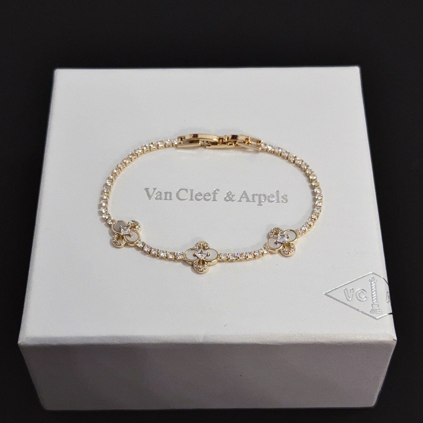 Pulsera Van Cleef Arpels Alhambra Oro amarillo con nácar blanco y diamantes transparentes 17cm