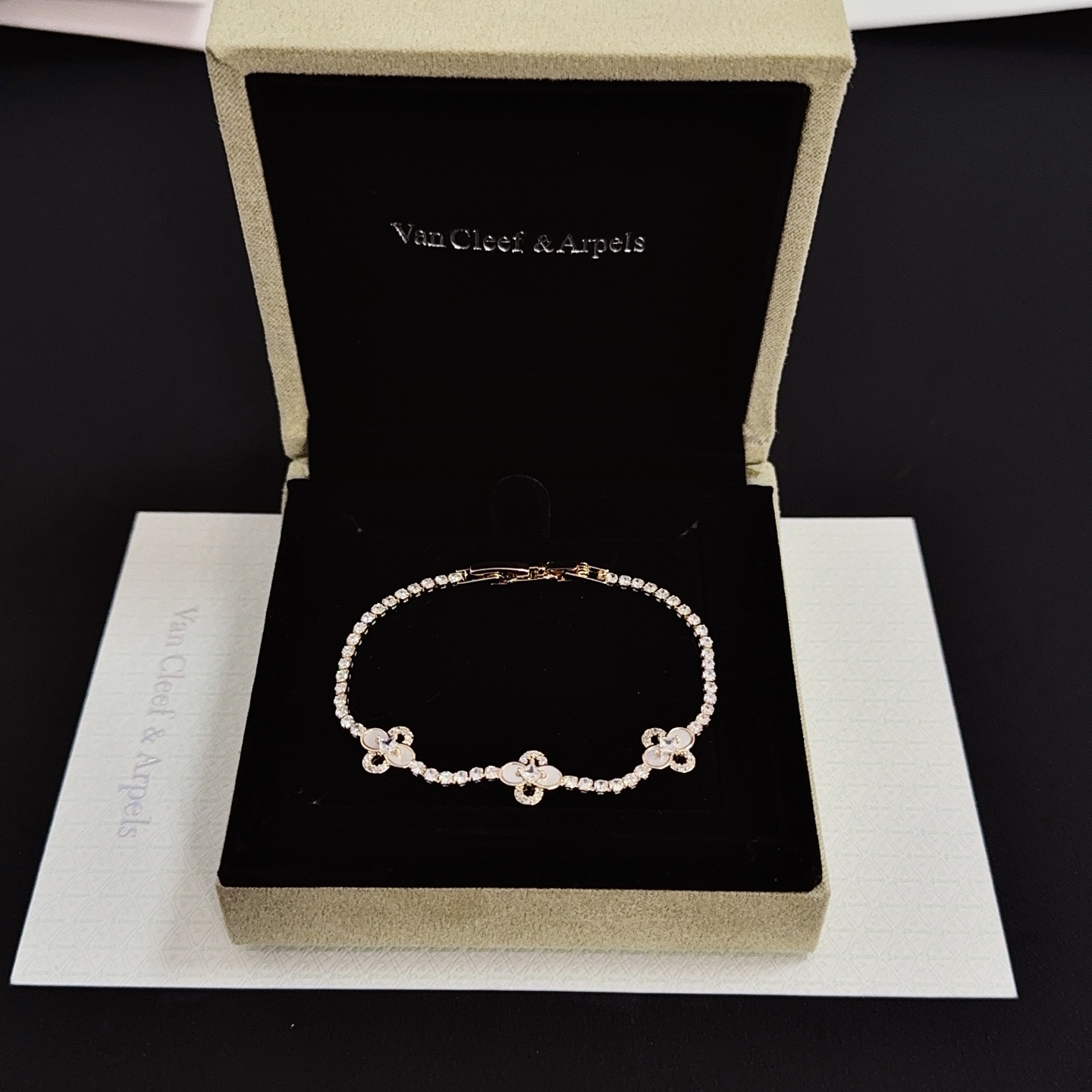 Van Cleef Arpels Alhambra bracelet Yellow gold with white mother-of-pearl and clear diamonds 17cm