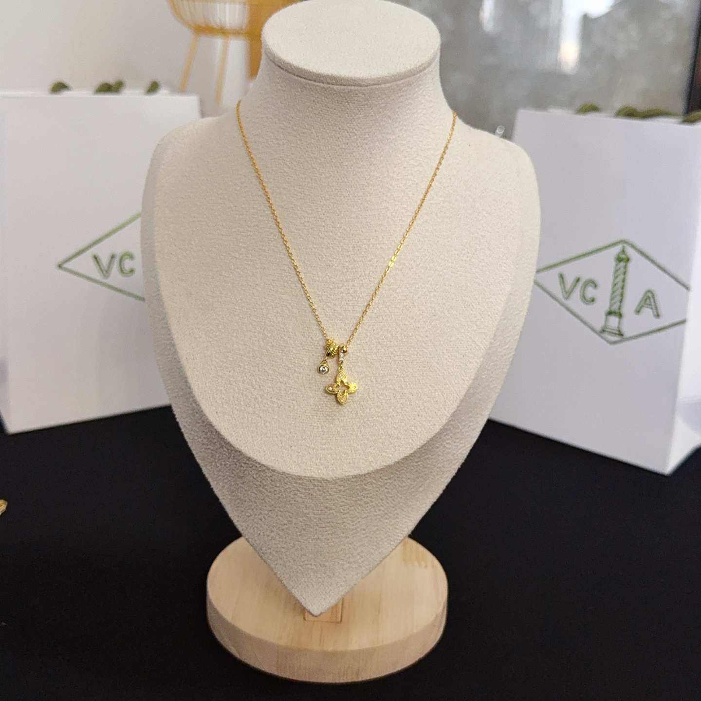 Collar Van Cleef Arpels Alhambra oro amarillo diamante transparente 42cm