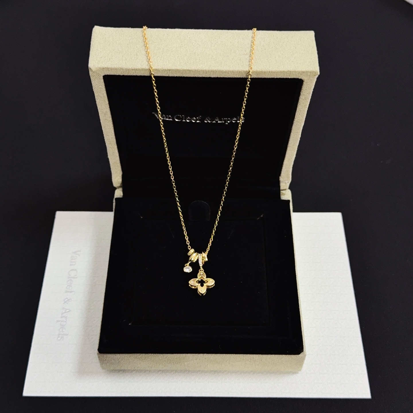 Collar Van Cleef Arpels Alhambra oro amarillo diamante transparente 42cm