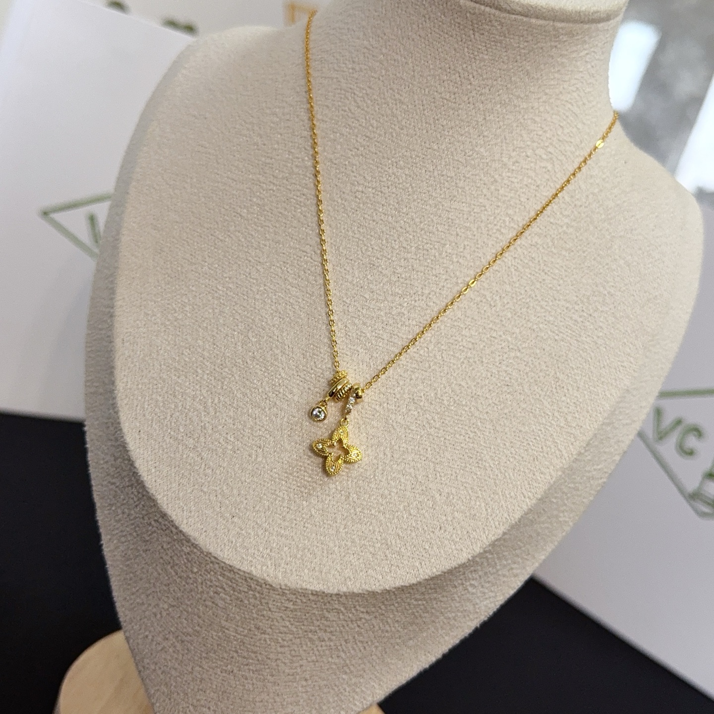 Collar Van Cleef Arpels Alhambra oro amarillo diamante transparente 42cm