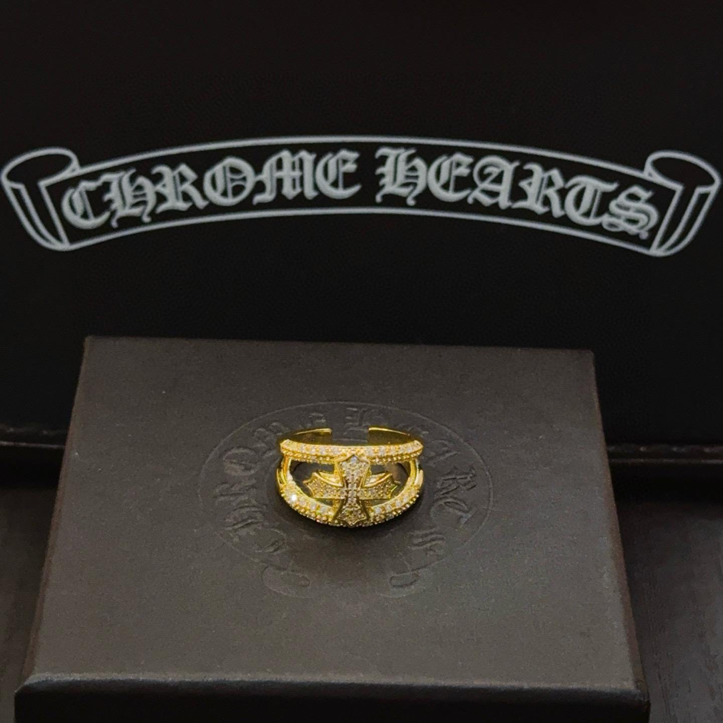 NO:763311,[Counter quality] Chrome Hearts classic retro cross ring. Different concave and convex shapes and different pattern design styles show a difference. The cross scout flower is the symbol of Chrome Hearts, so it is more durable. The genuine version of the Chrome Hearts Chrome Hearts necklace is different from the ordinary light version in the market. Check the version and benchmark quality. Look at the printing details. The degree of retro gray oxidation. Seiko version!  , jewelry boutique, chrome hearts, chrome hearts, necklace, ring19860909【专柜品质】Chrome Hearts克罗心经典复古十字架戒指 凹凸造型不同的花纹设计风格呈现出与众不同 十字架童军花是克罗心的标志 所以更经久不衰 正品打版Chrome Hearts克罗心项链区别市场普通轻版 对版对标品质 看字印细节 复古做旧灰氧程度.精工版本！,饰品精品,chrome hearts,chrome hearts,necklace,ring,Jewelry