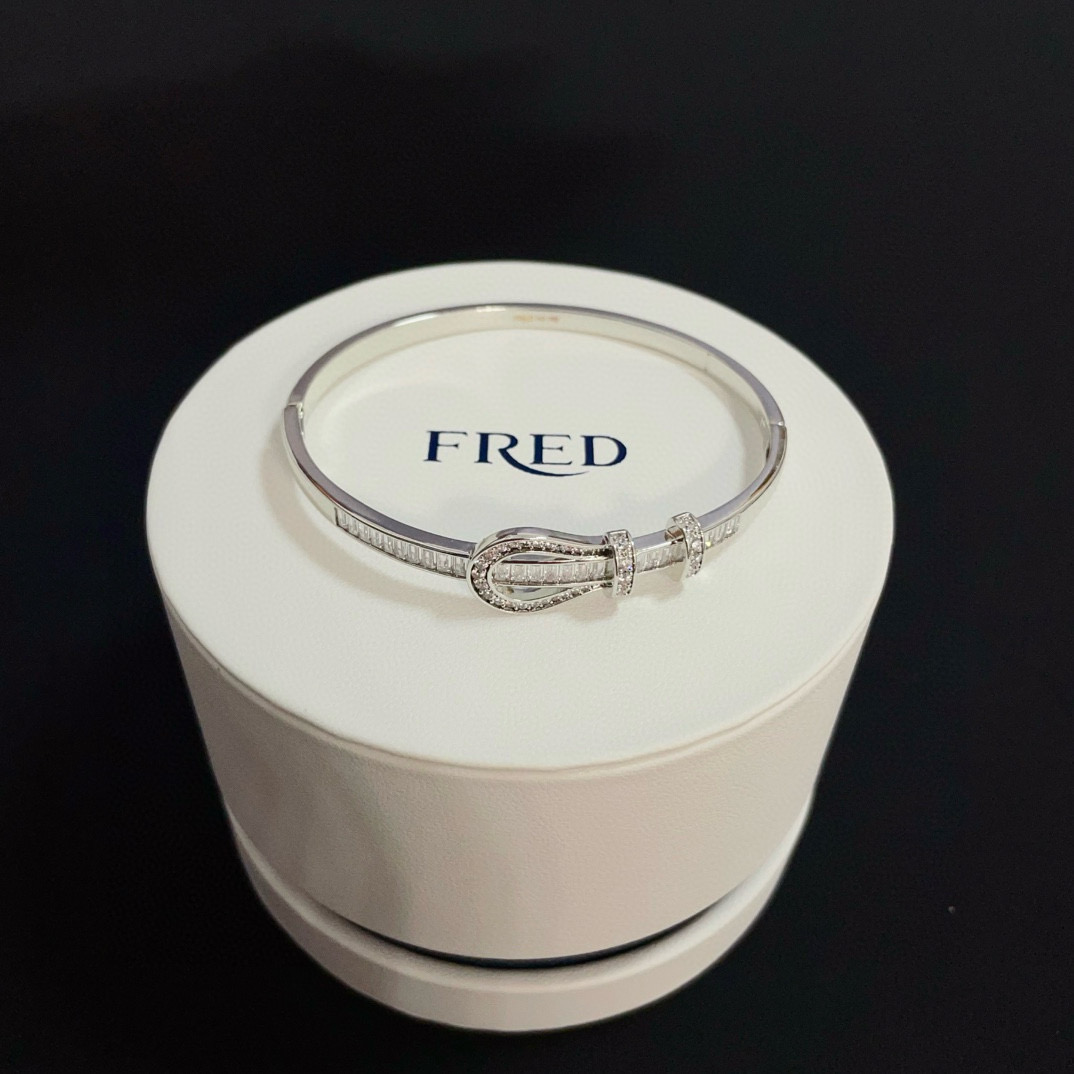 Fred 火爆 𝗙𝗥𝗘𝗗 费雷德满钻马蹄手镯手绳 百搭 达人 一族备必‬单品 1：1对版定制