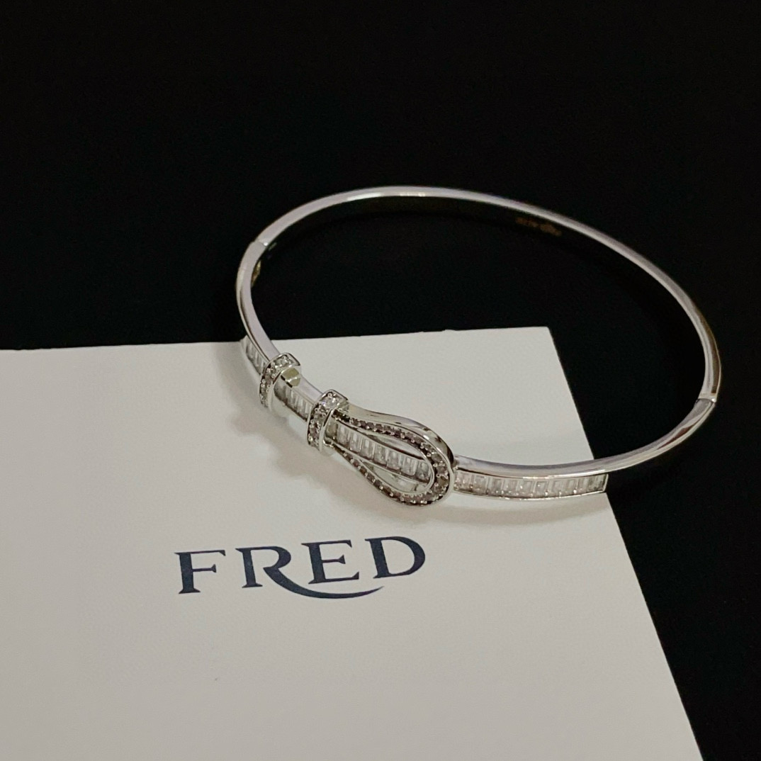 Fred 火爆 𝗙𝗥𝗘𝗗 费雷德满钻马蹄手镯手绳 百搭 达人 一族备必‬单品 1：1对版定制