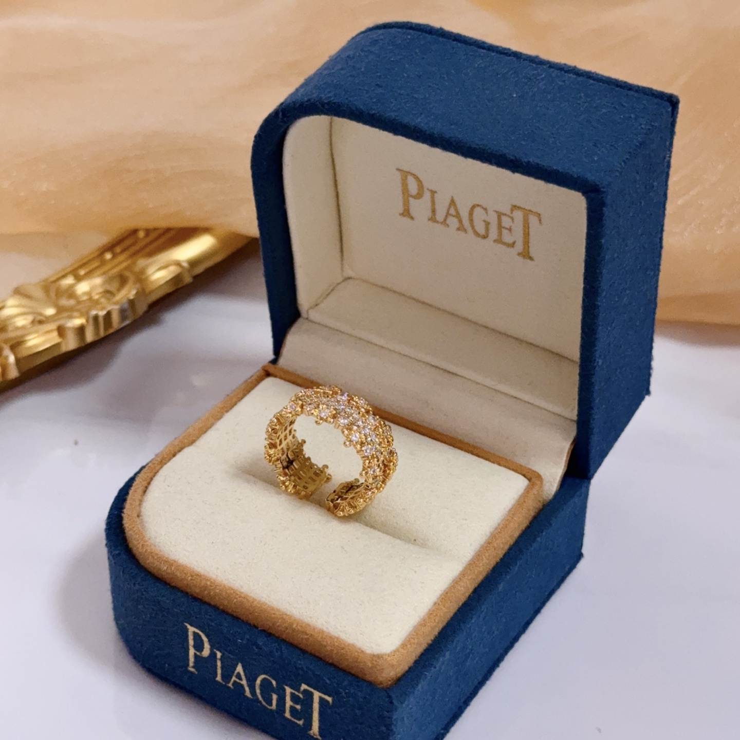 Piaget Sunlight Escape ring yellow gold with clear diamond accents adjustable open band