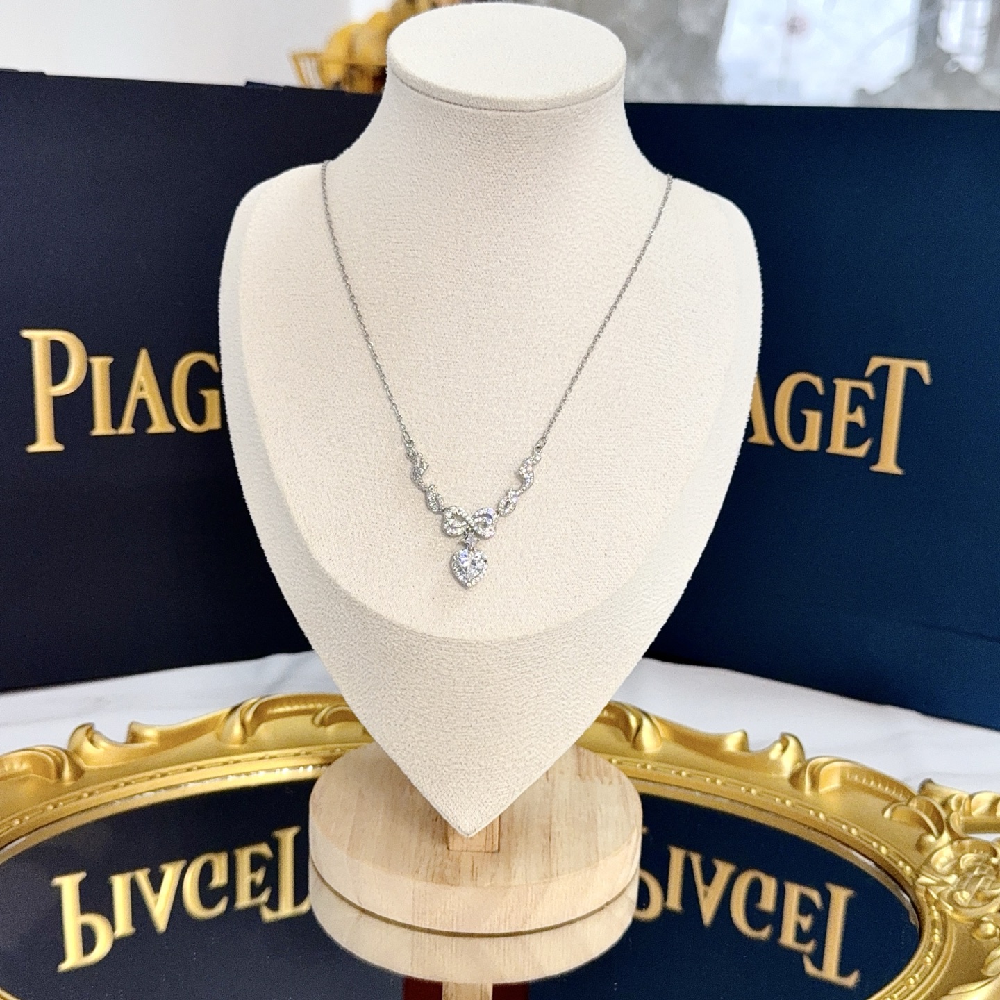 Piaget Heart Bow Diamond Pendant necklace Silver-toned white gold with clear diamond stones 45cm