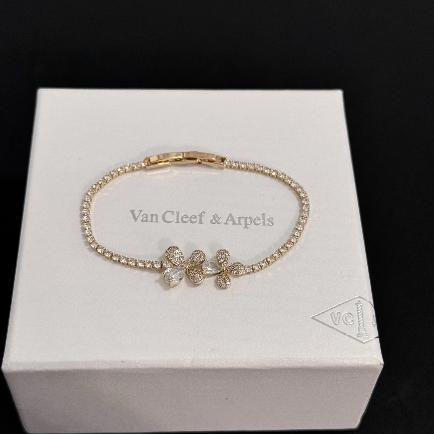 Van Cleef Arpels Frivole bracelet Yellow gold with clear diamonds 17cm