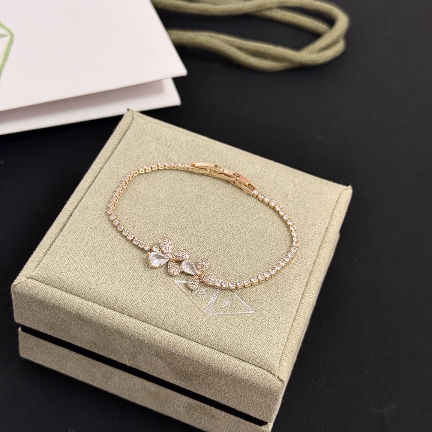 Van Cleef Arpels Frivole bracelet Yellow gold with clear diamonds 17cm