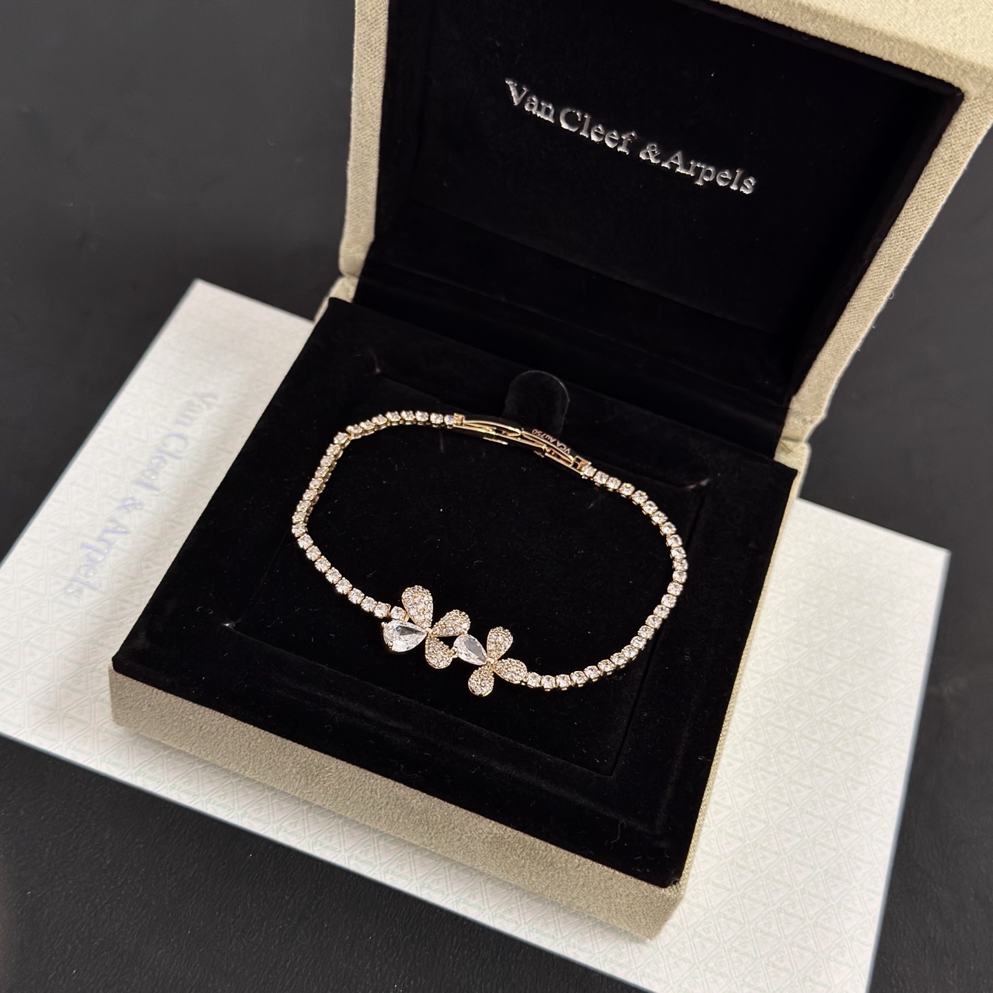 Van Cleef Arpels Frivole bracelet Yellow gold with clear diamonds 17cm