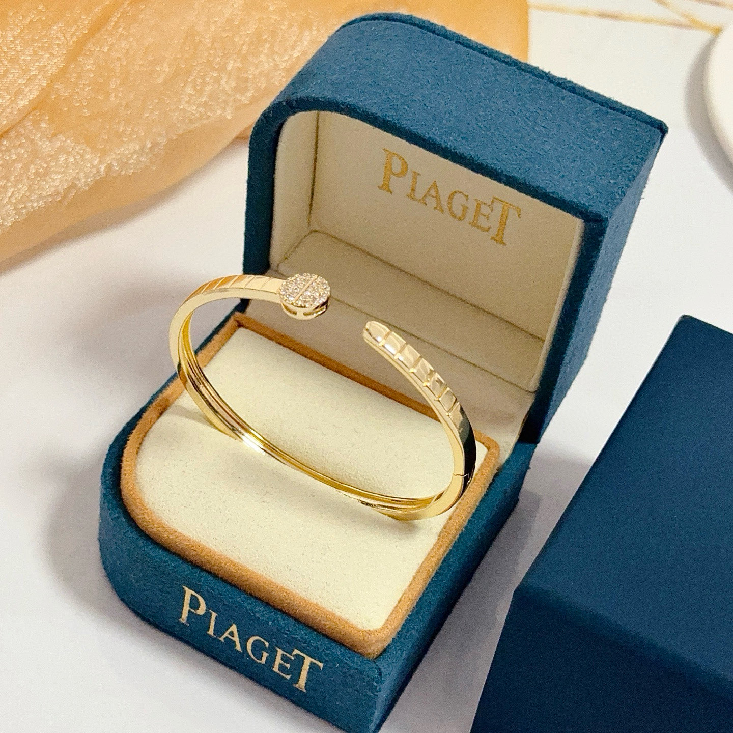 Piaget Jewelry Piaget V — photo 2