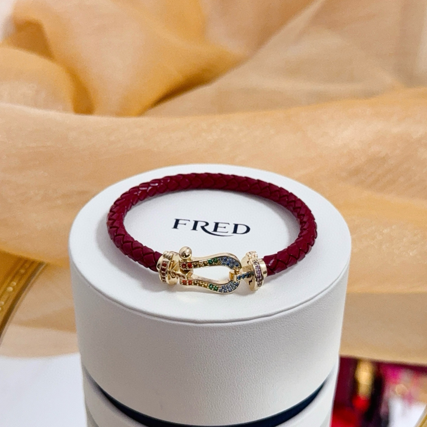 NO:763115,Popular Frederic full diamond horseshoe buckle leather rope bracelet, classic and versatile, a must-have item for fashionistas, fashionable and exquisite, 11 pairs of customized versions, thickened 18k electroplating process, the effect is very versatile!  !  , jewelry boutique, bracelet19860909火爆 费雷德满钻马蹄扣皮绳手镯 经典百搭,网红达人 时尚一族备必单品,时尚精致,11对版定制,加厚电镀18k工艺,上手效果非常百搭！！,饰品精品,bracelet,Jewelry