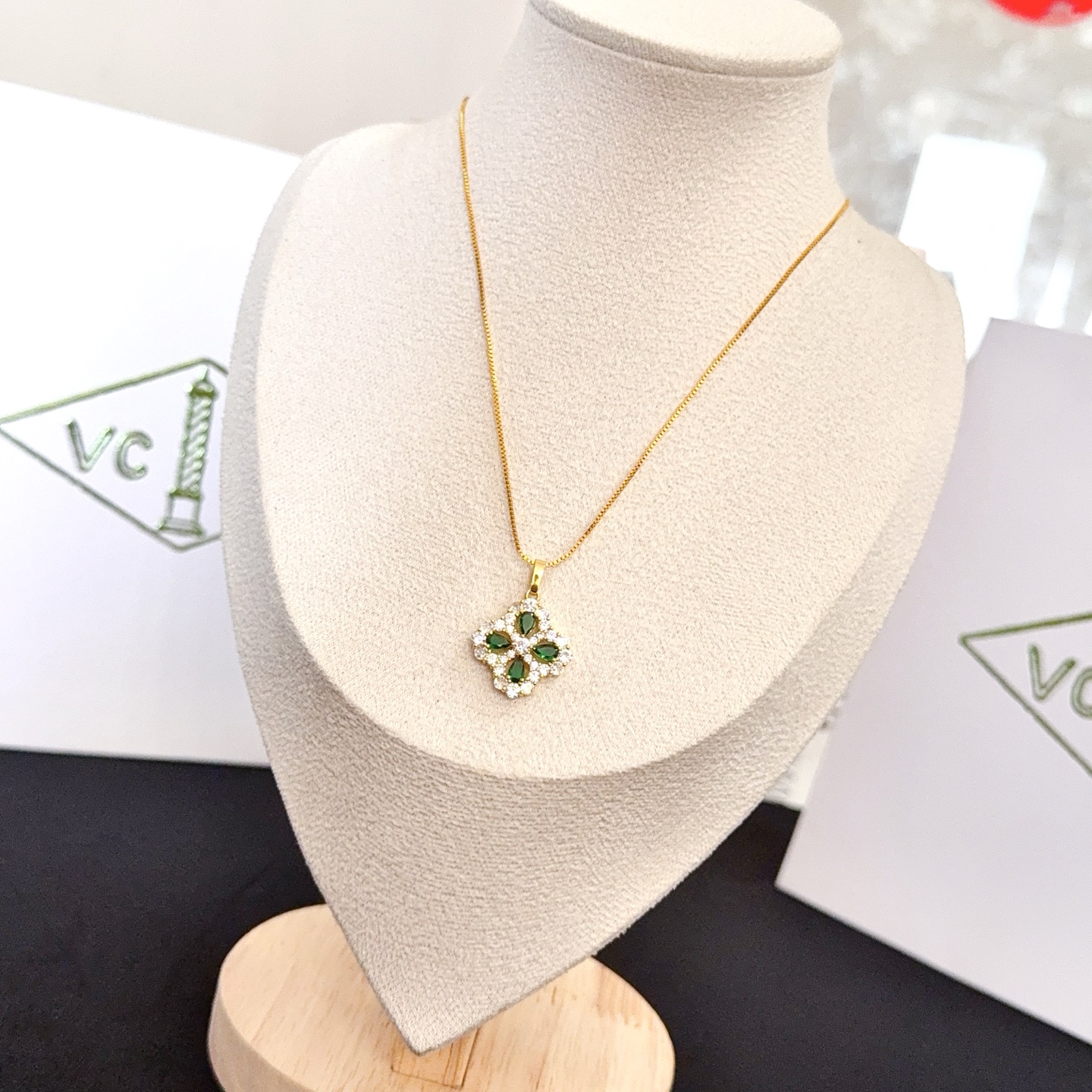 Van Cleef Arpels Alhambra necklace yellow gold metal with green gemstones and clear diamond accents 42cm