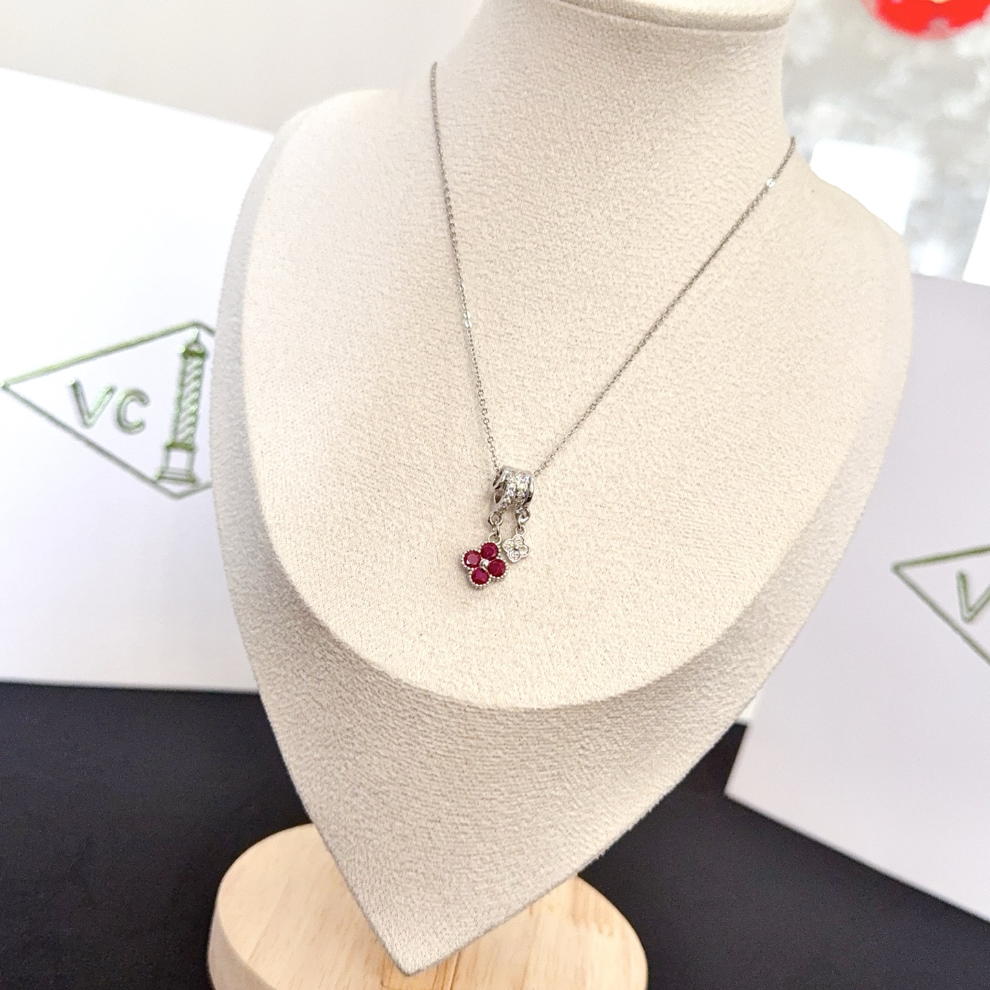 Van Cleef Arpels Alhambra Lucky Charms Pendant Necklace necklace silver-toned white gold with white diamonds and ruby red gemstones 42cm