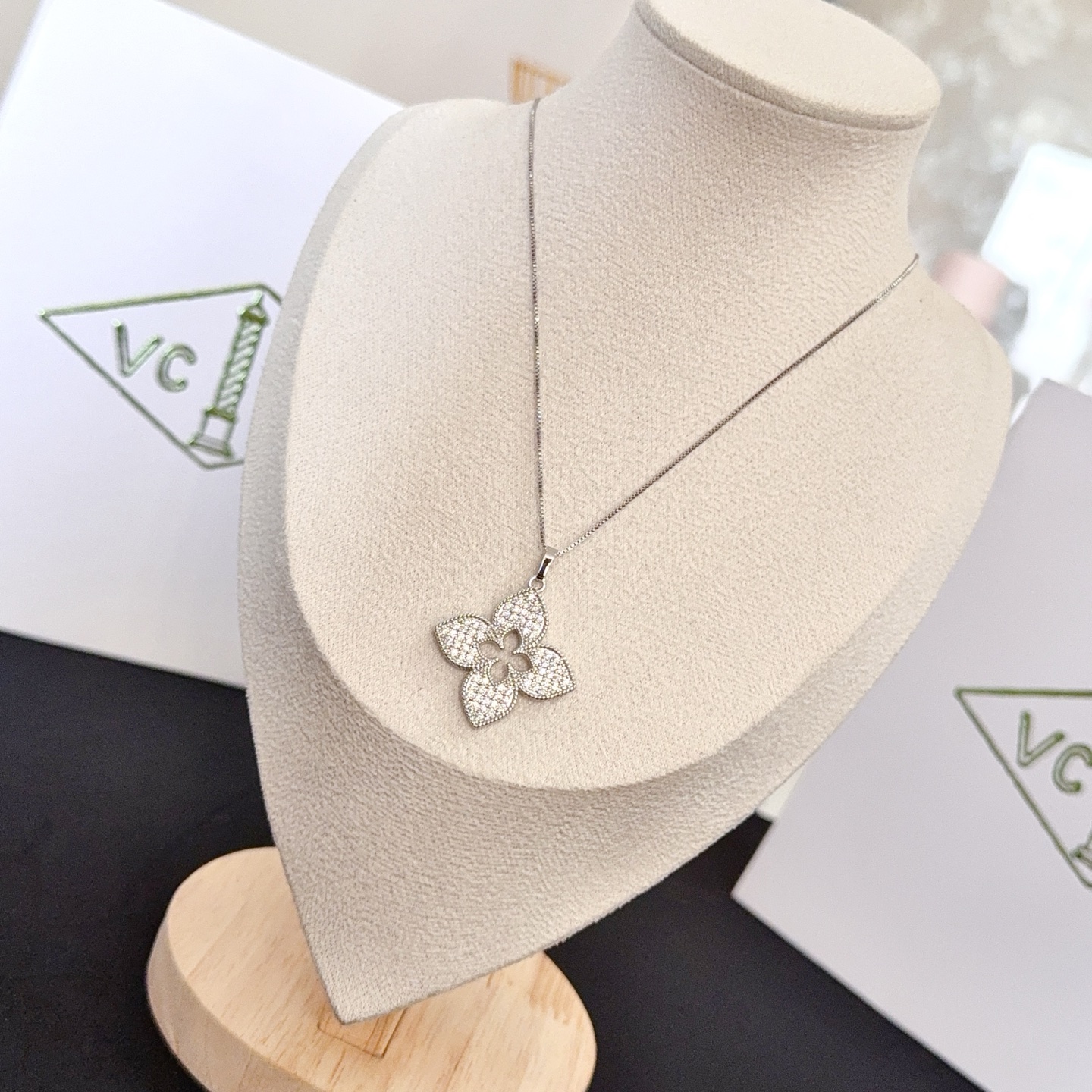 Van Cleef Arpels Alhambra necklace silver-toned white gold metal with pave-set white diamonds 42cm