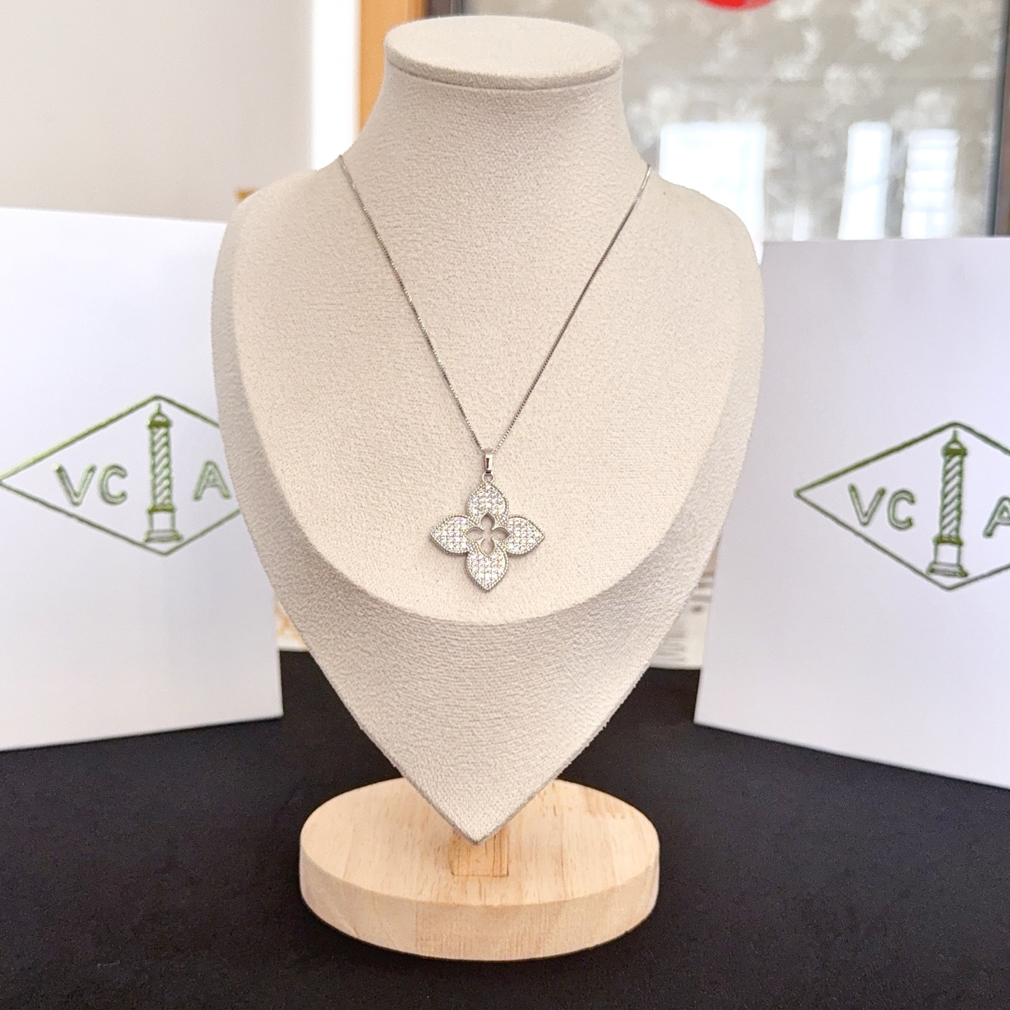 Van Cleef Arpels Alhambra necklace silver-toned white gold metal with pave-set white diamonds 42cm