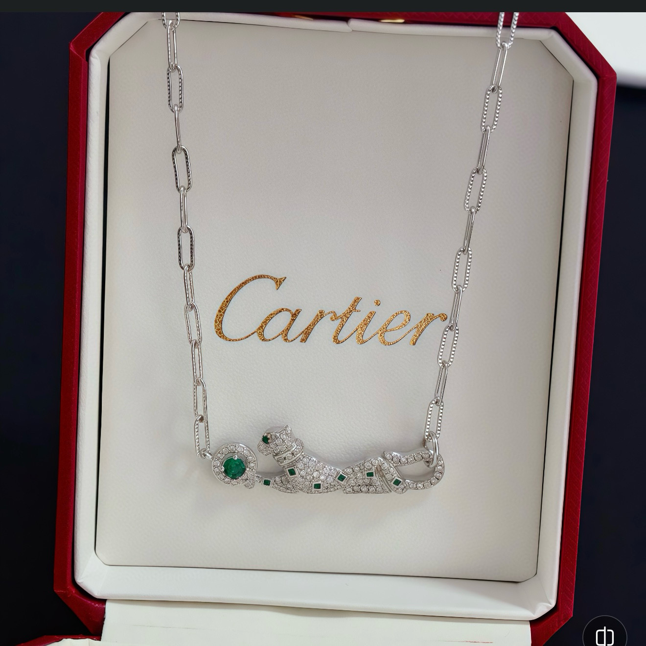 NO:725228,Cartier cheetah necklace, high-end customized version, inlaid with diamonds, V-gold material, classic and fashionable style, reconstructing the aesthetics of love with sharp lines!  Breaking the rules, the diamond-encrusted design actually achieves the ceiling of high-end sense - no need for flashy accumulation, love should be as pure as ever. Cartier is loved by many celebrities and Internet celebrities. The Leopard series bracelet is absolutely an eternal classic, and it is not limited to men and women, and there is no age limit!  Wear it and you will be the center of attention!  , jewelry boutique,cartier,necklace,bracelet19860909卡地亚猎豹项链 高端定制版本 镶嵌钻工艺 V金材质 经典而时尚风格 用凌厉线条重构爱情美学！打破常规,镶嵌钻设计反而成就高级感天花板——无需浮华堆砌,爱本应纯粹如初 卡地亚受众多明星网红的爱戴 豹子系列手镯 绝对是永恒经典 而且男女不限 年龄不限 ！戴上它你就是焦点！,饰品精品,cartier,necklace,bracelet,Jewelry