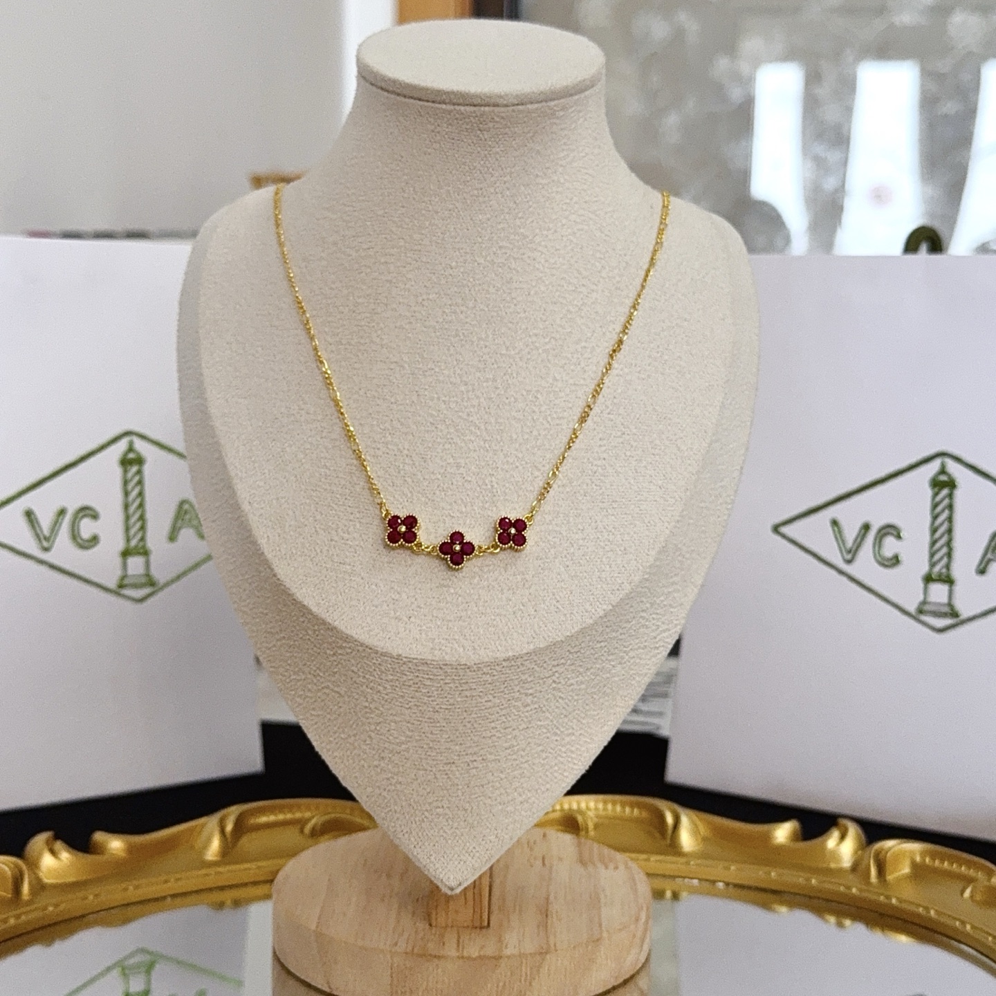 Van Cleef Arpels Alhambra necklace yellow gold with deep red clover motifs 42cm