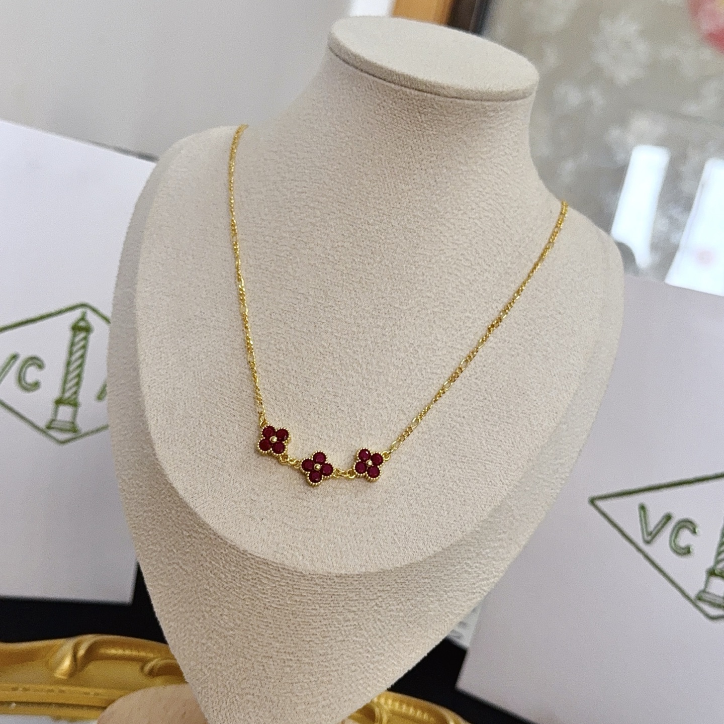 Van Cleef Arpels Alhambra necklace yellow gold with deep red clover motifs 42cm