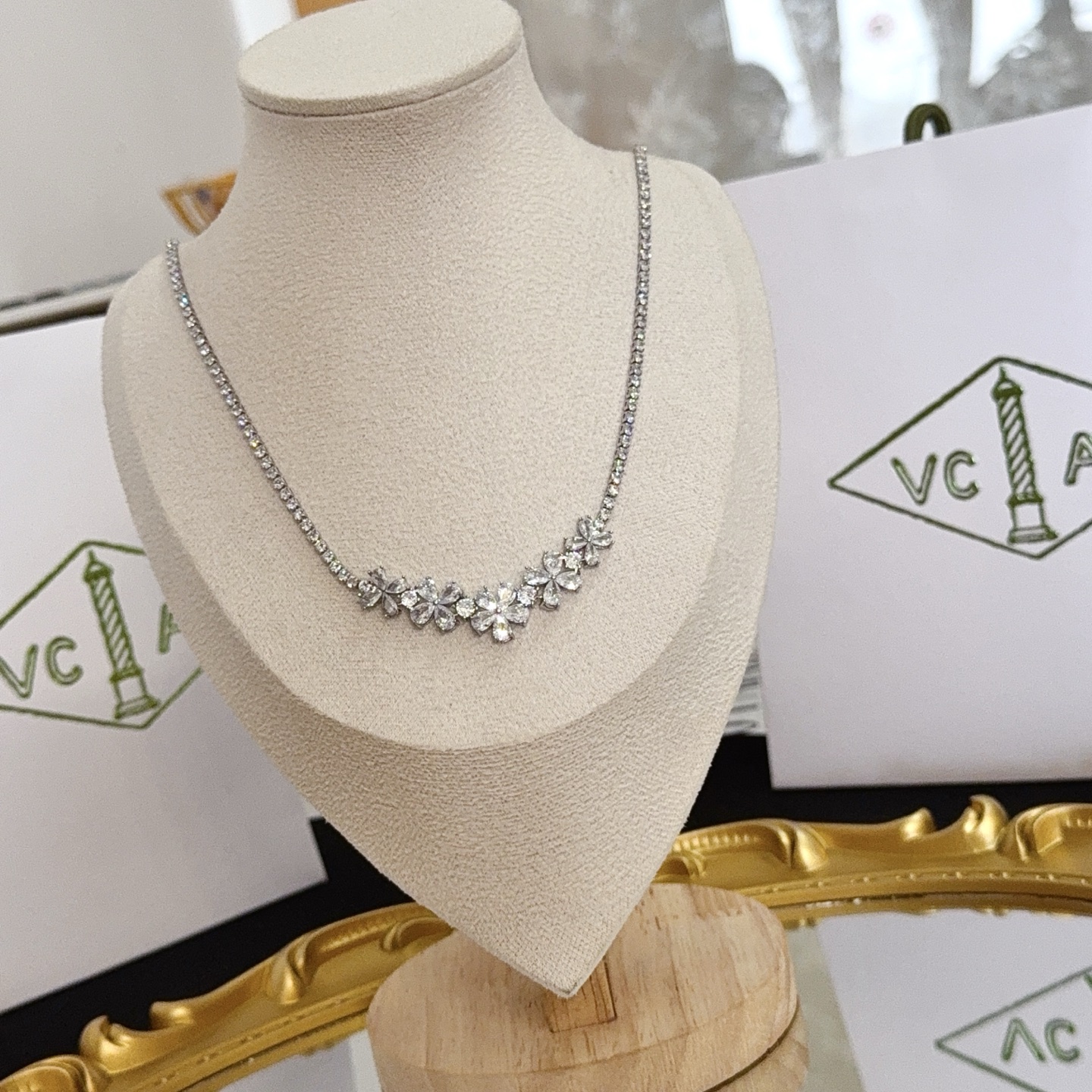 Van Cleef Arpels Frivole necklace silver-toned white gold with clear diamond accents 42cm