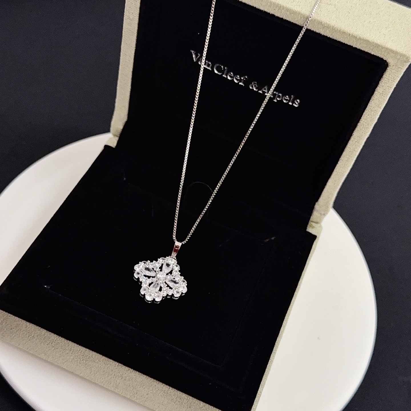 Van Cleef & Arpels Gioielleria VCA — photo 5