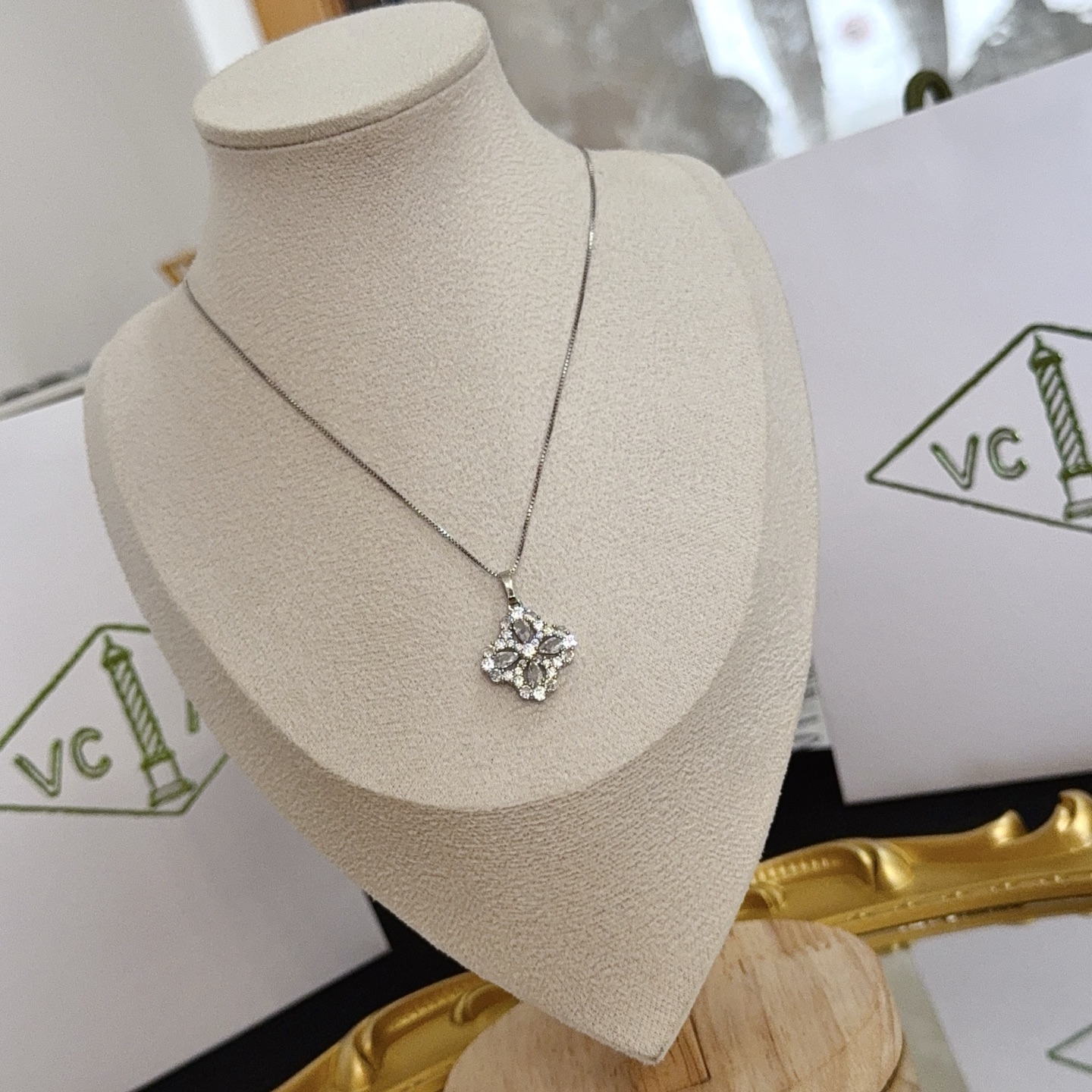 Van Cleef & Arpels Gioielleria VCA — photo 3