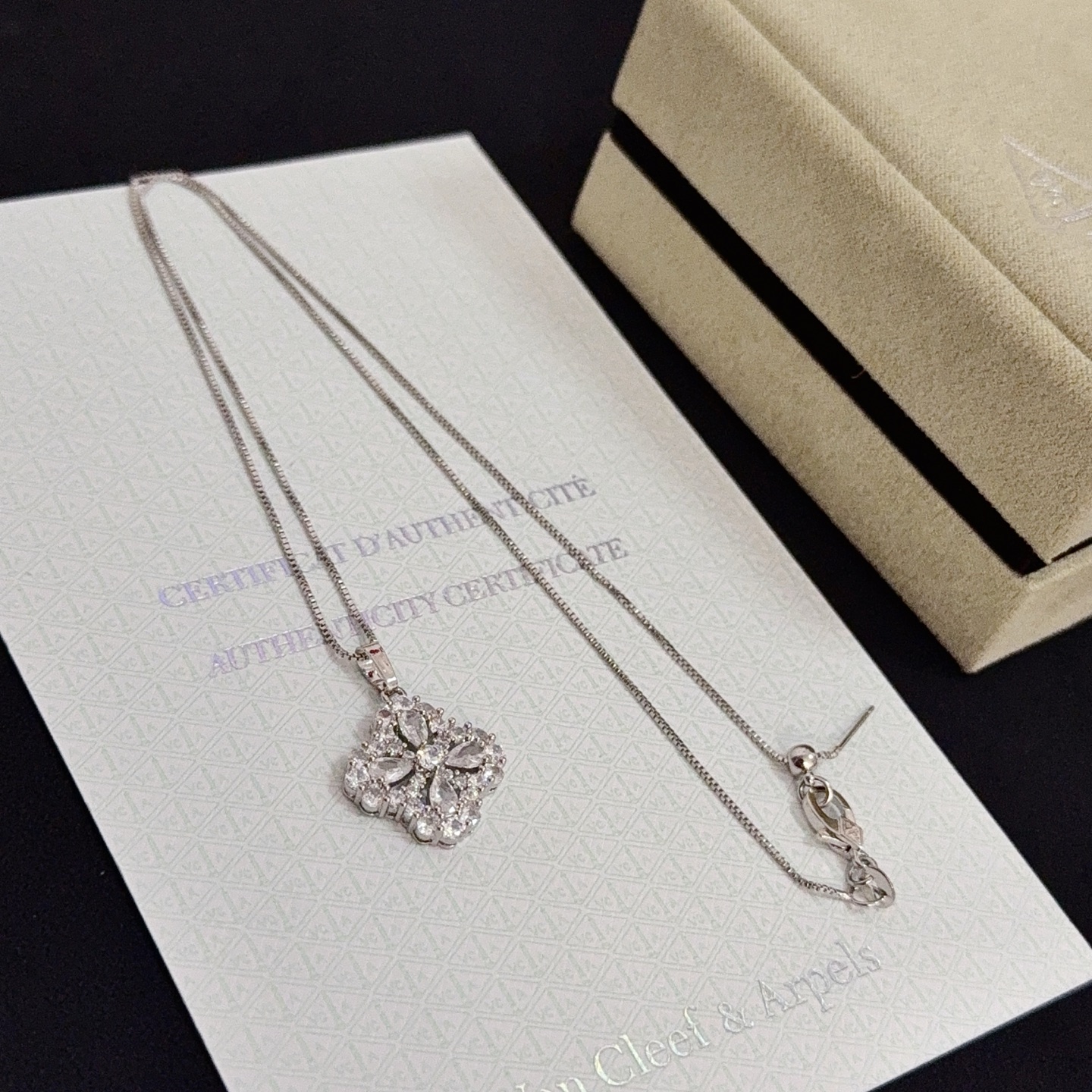 Van Cleef & Arpels Gioielleria VCA — photo 9